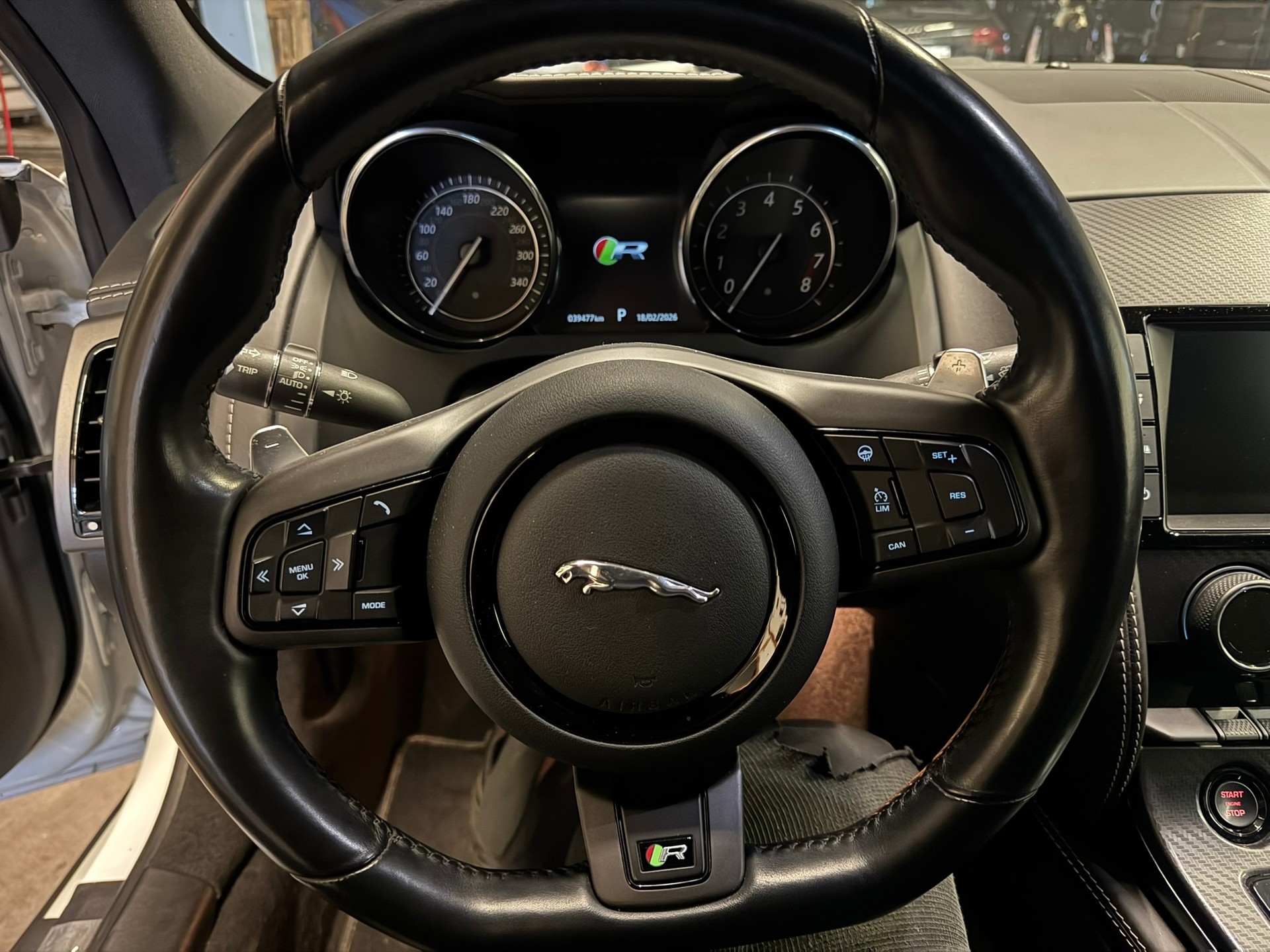 JAGUAR F-Type Convertible R 5.0 V8 S/C-image-6