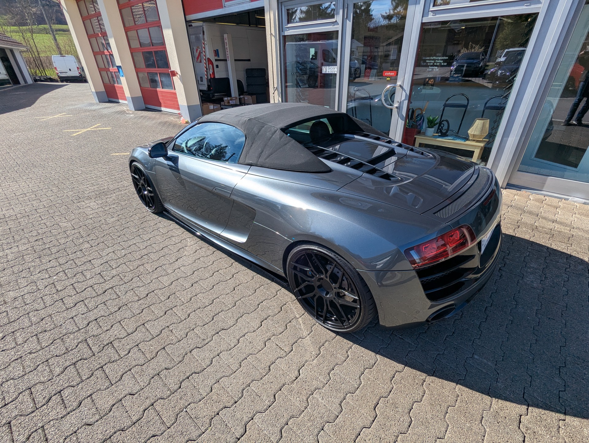 AUDI R8 Spyder 5.2 R-Tronic-image-13