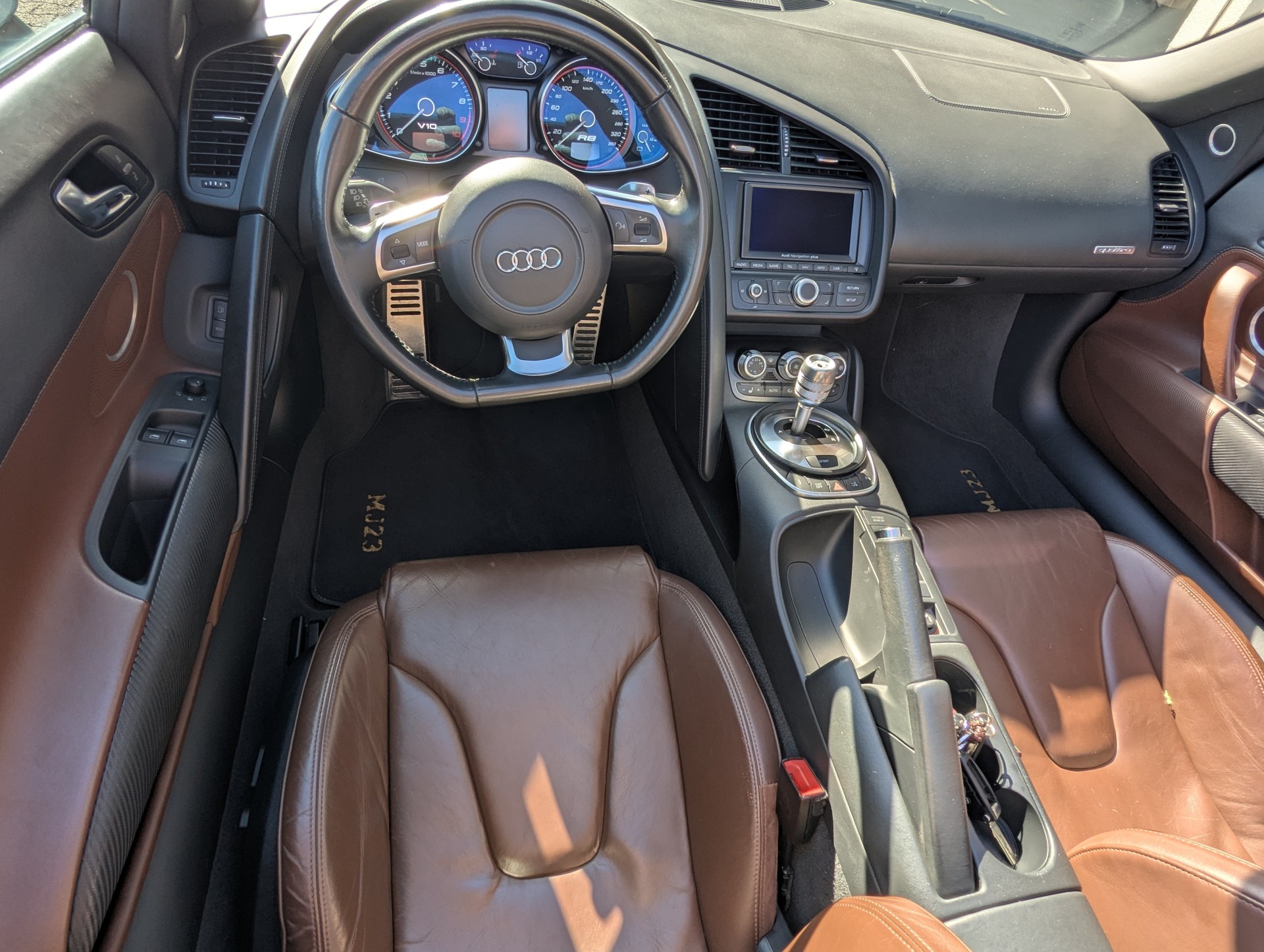 AUDI R8 Spyder 5.2 R-Tronic-image-10