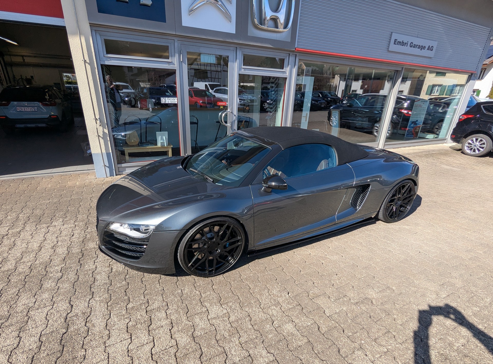 AUDI R8 Spyder 5.2 R-Tronic-image-12