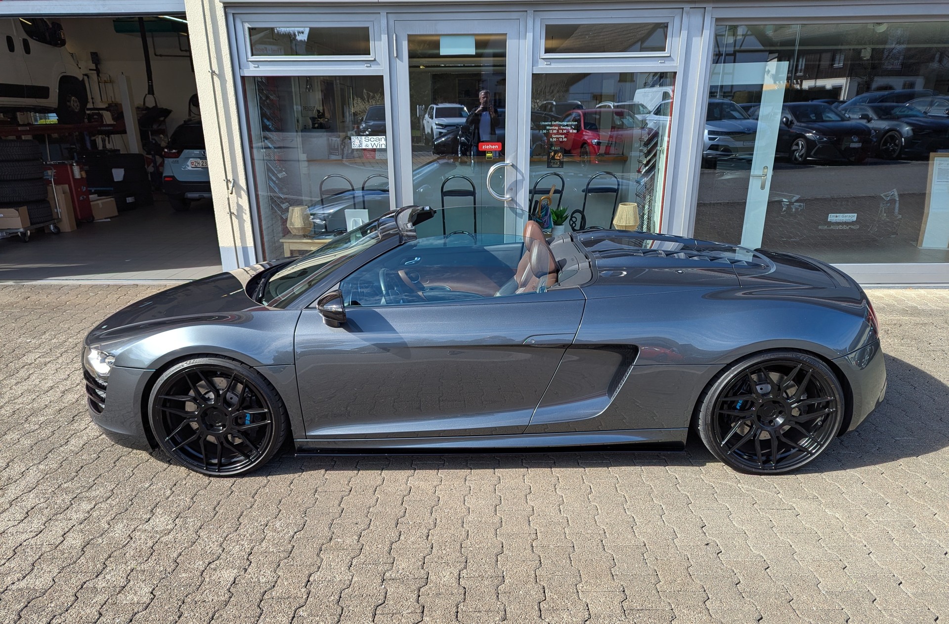 AUDI R8 Spyder 5.2 R-Tronic-image-3