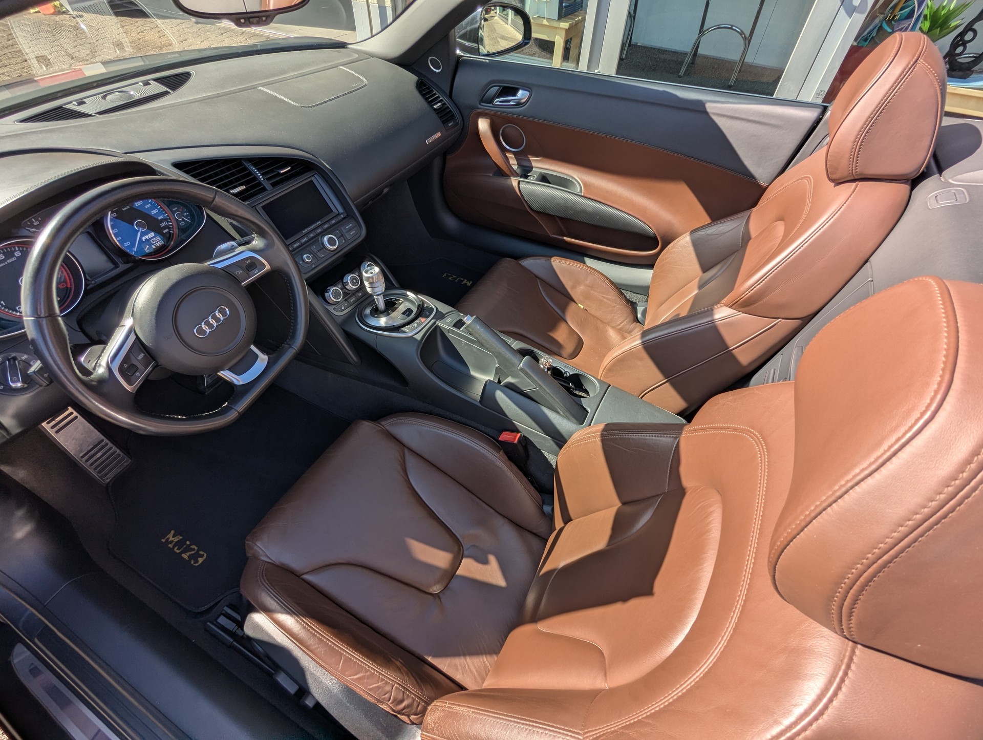 AUDI R8 Spyder 5.2 R-Tronic-image-9