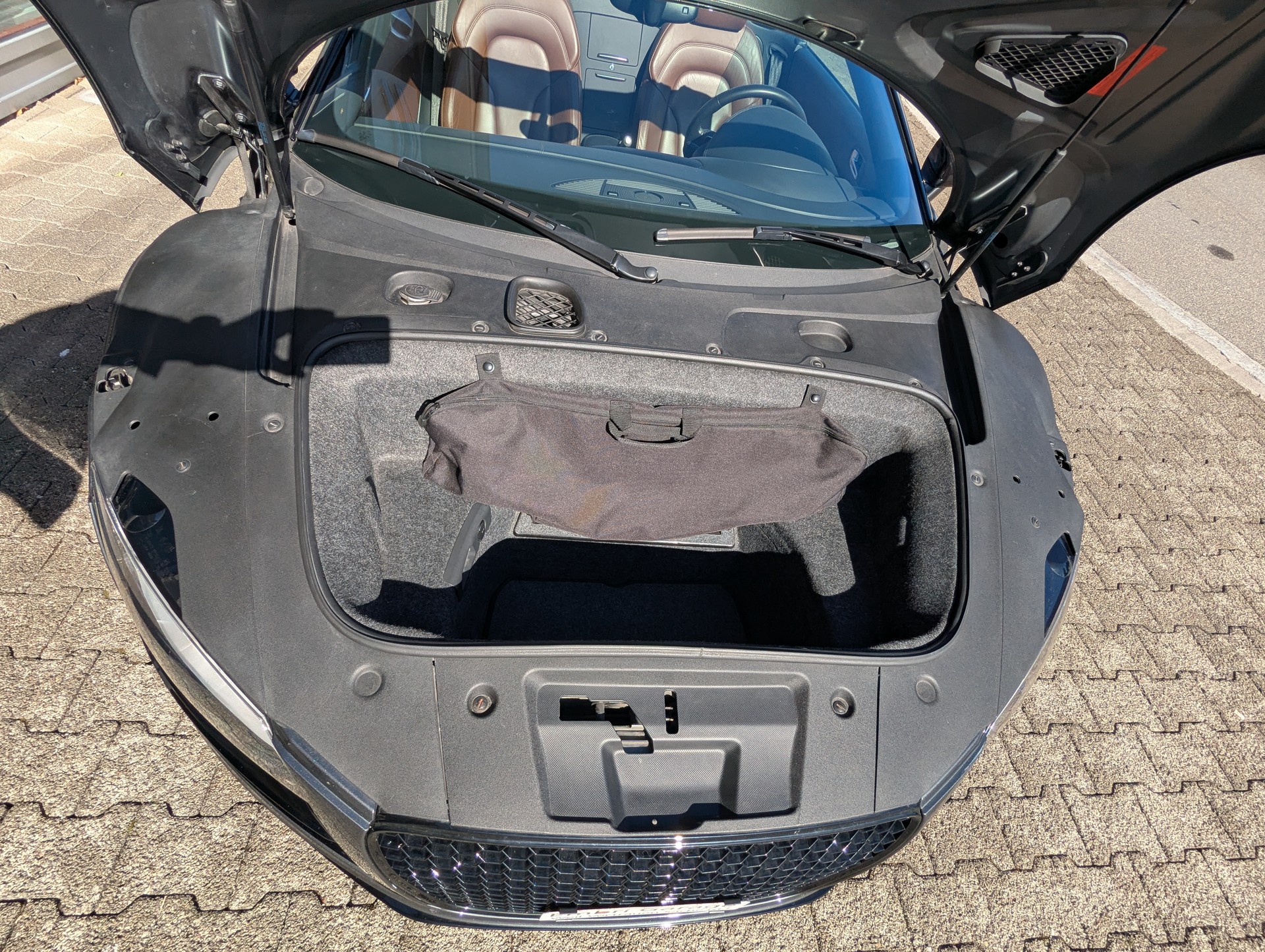 AUDI R8 Spyder 5.2 R-Tronic-image-11