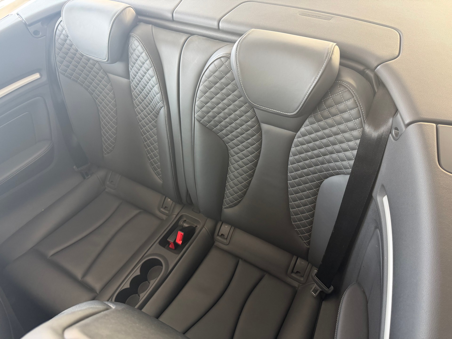 AUDI S3 Cabriolet 2.0 TFSI quattro S-tronic-image-12