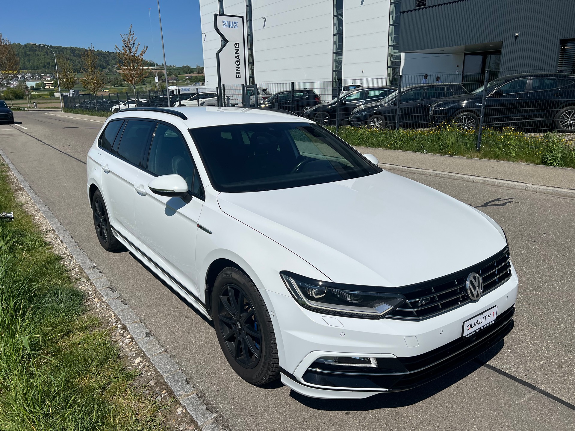 VW Passat Variant 2.0 TDI R-Line Paket - 360 Kamera- High. DSG 4Motion-image-2