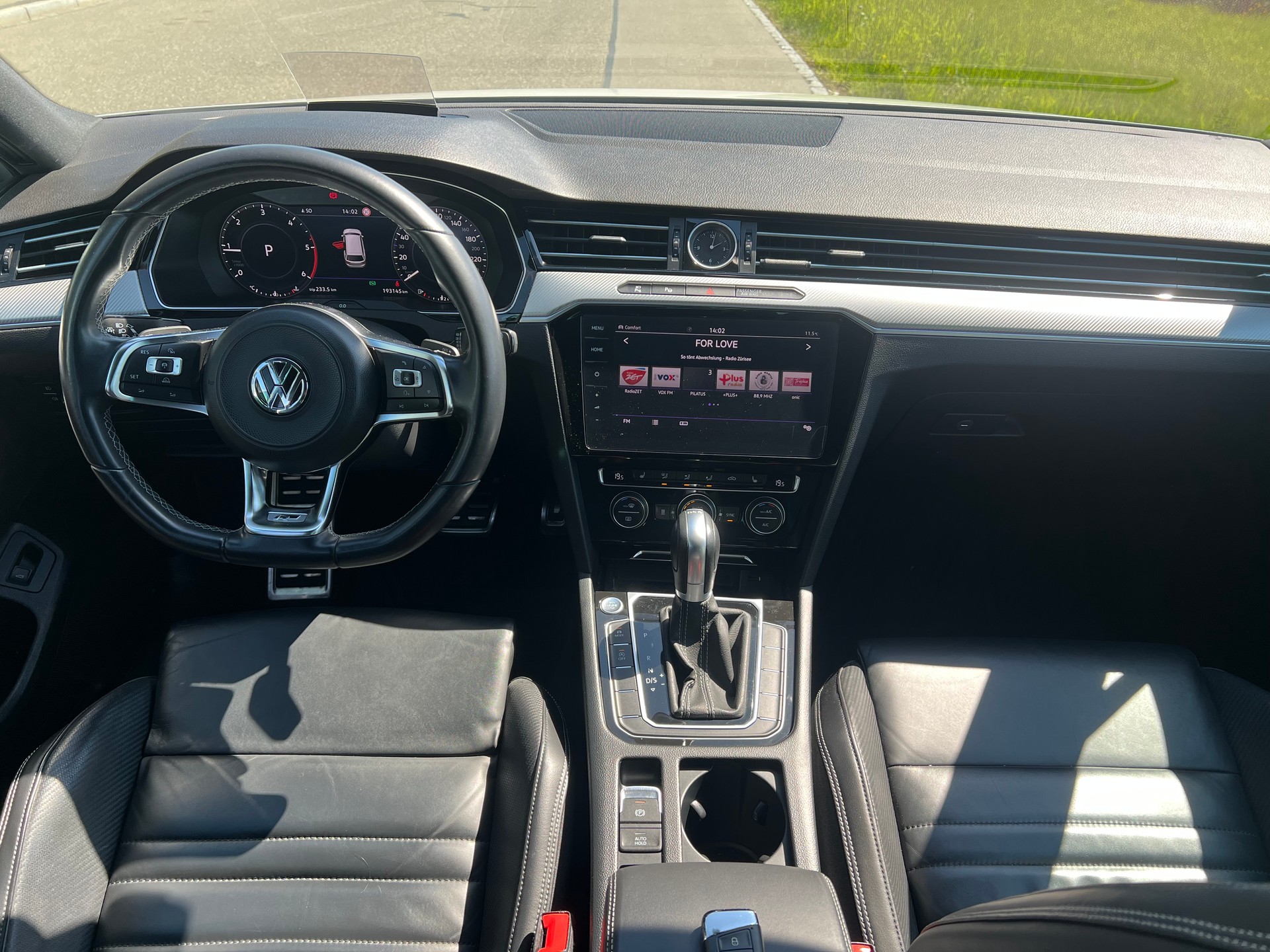 VW Passat Variant 2.0 TDI R-Line Paket - 360 Kamera- High. DSG 4Motion-image-17