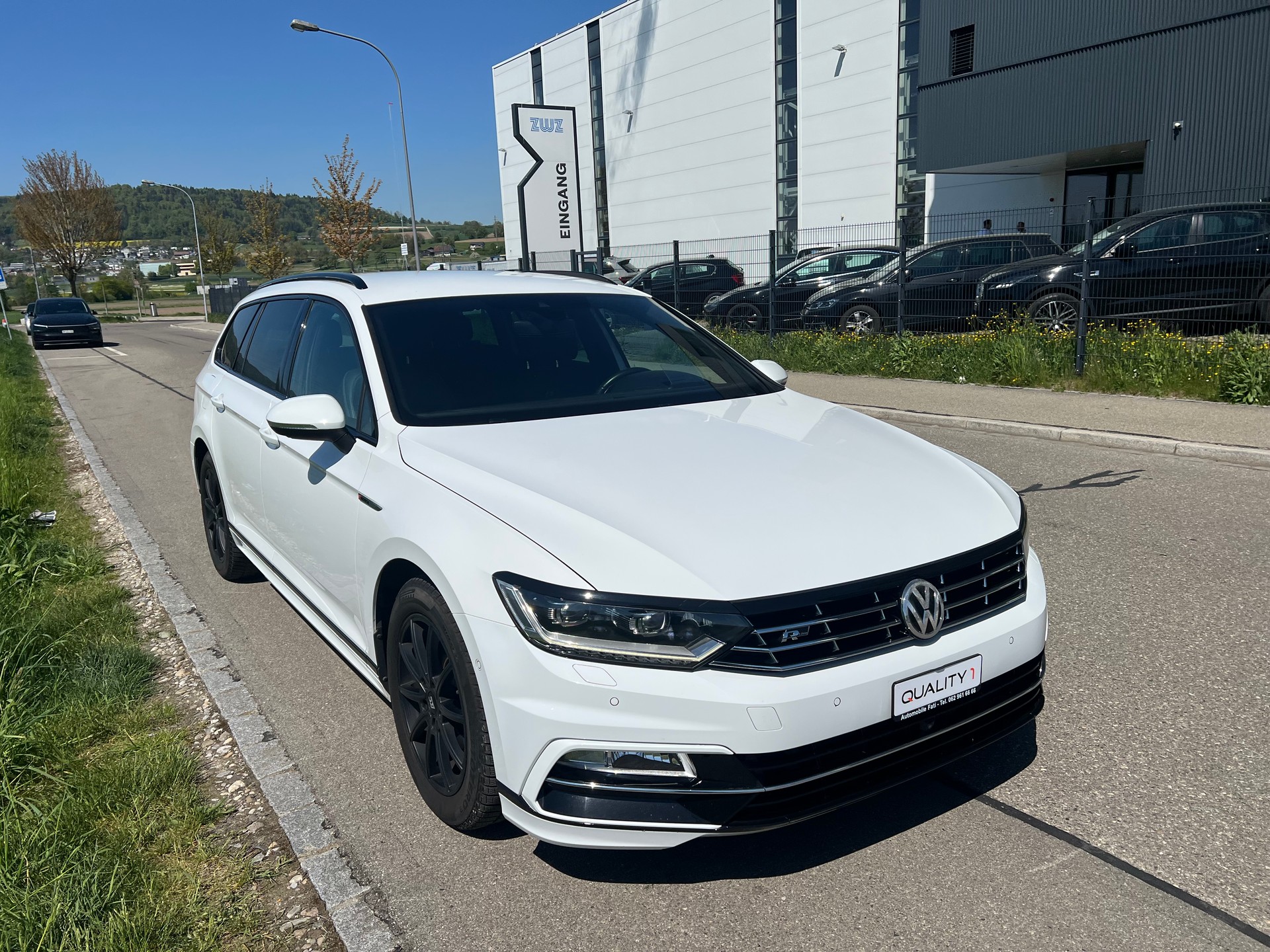 VW Passat Variant 2.0 TDI R-Line Paket - 360 Kamera- High. DSG 4Motion-image-4