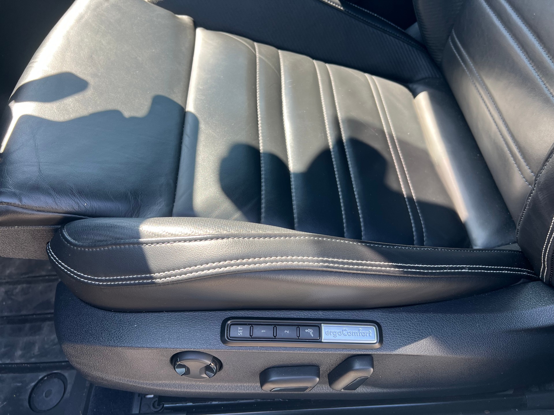 VW Passat Variant 2.0 TDI R-Line Paket - 360 Kamera- High. DSG 4Motion-image-26