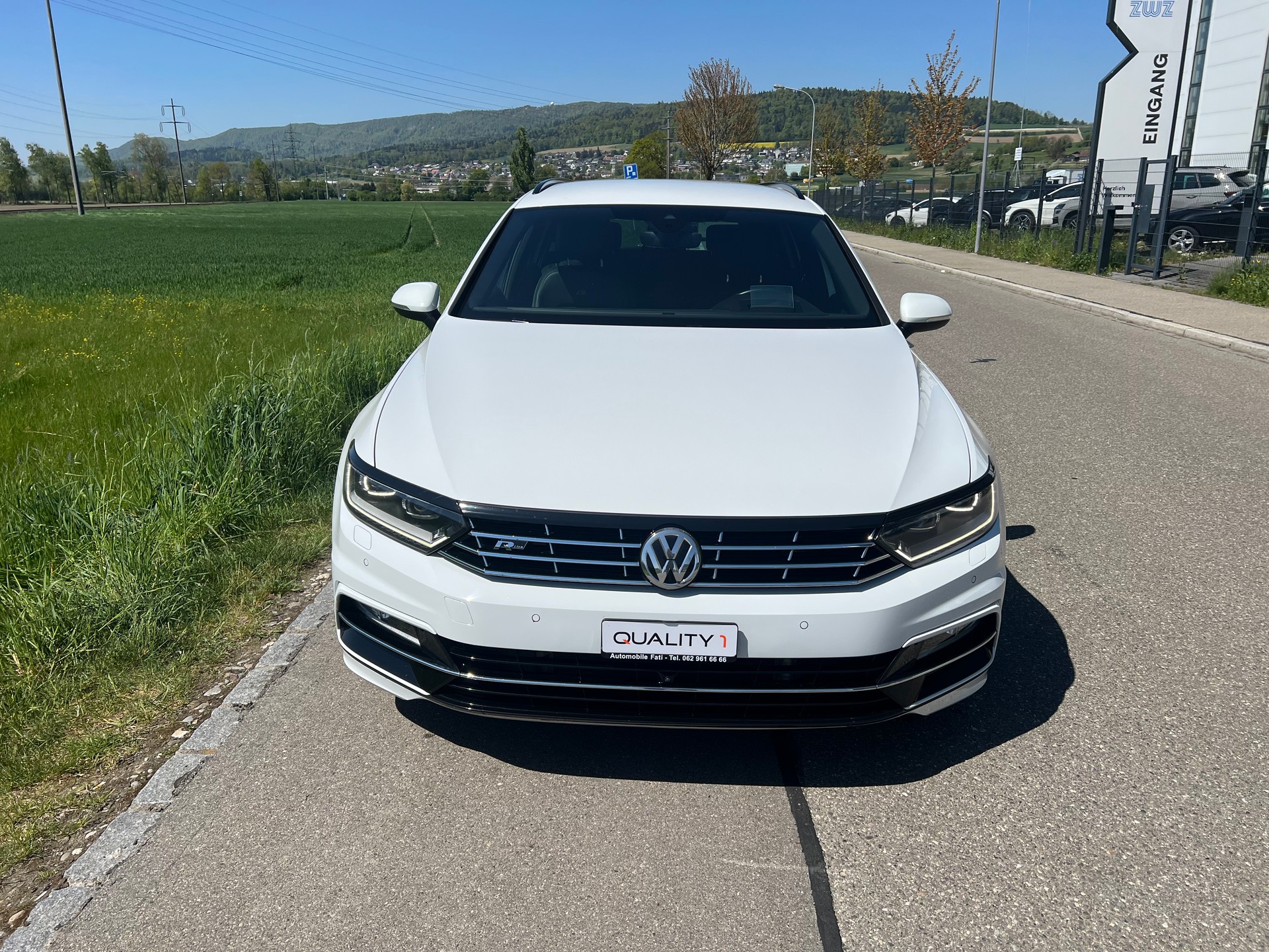 VW Passat Variant 2.0 TDI R-Line Paket - 360 Kamera- High. DSG 4Motion-image-5