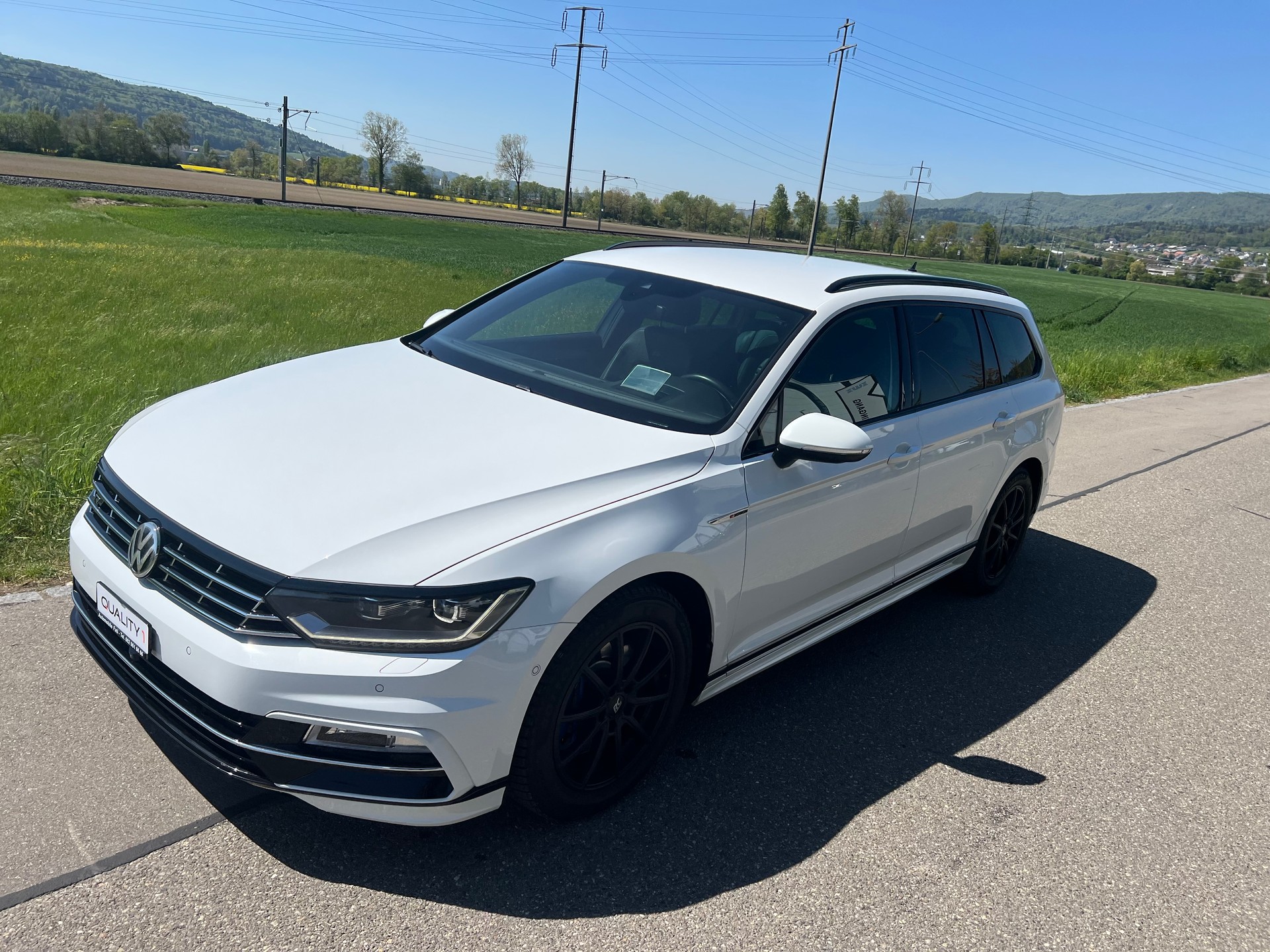 VW Passat Variant 2.0 TDI R-Line Paket - 360 Kamera- High. DSG 4Motion-image-3