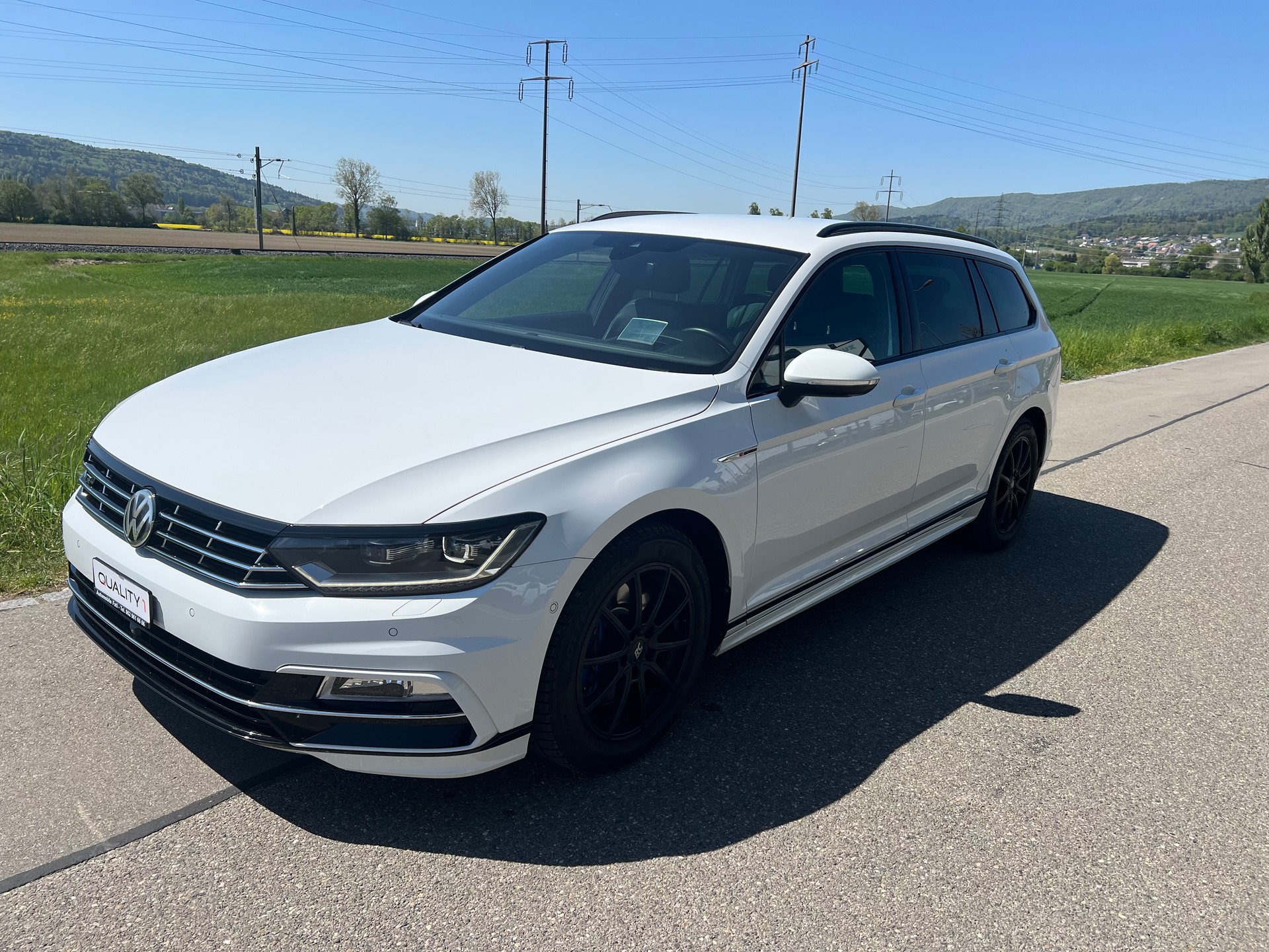 VW Passat Variant 2.0 TDI R-Line Paket - 360 Kamera- High. DSG 4Motion-image-1