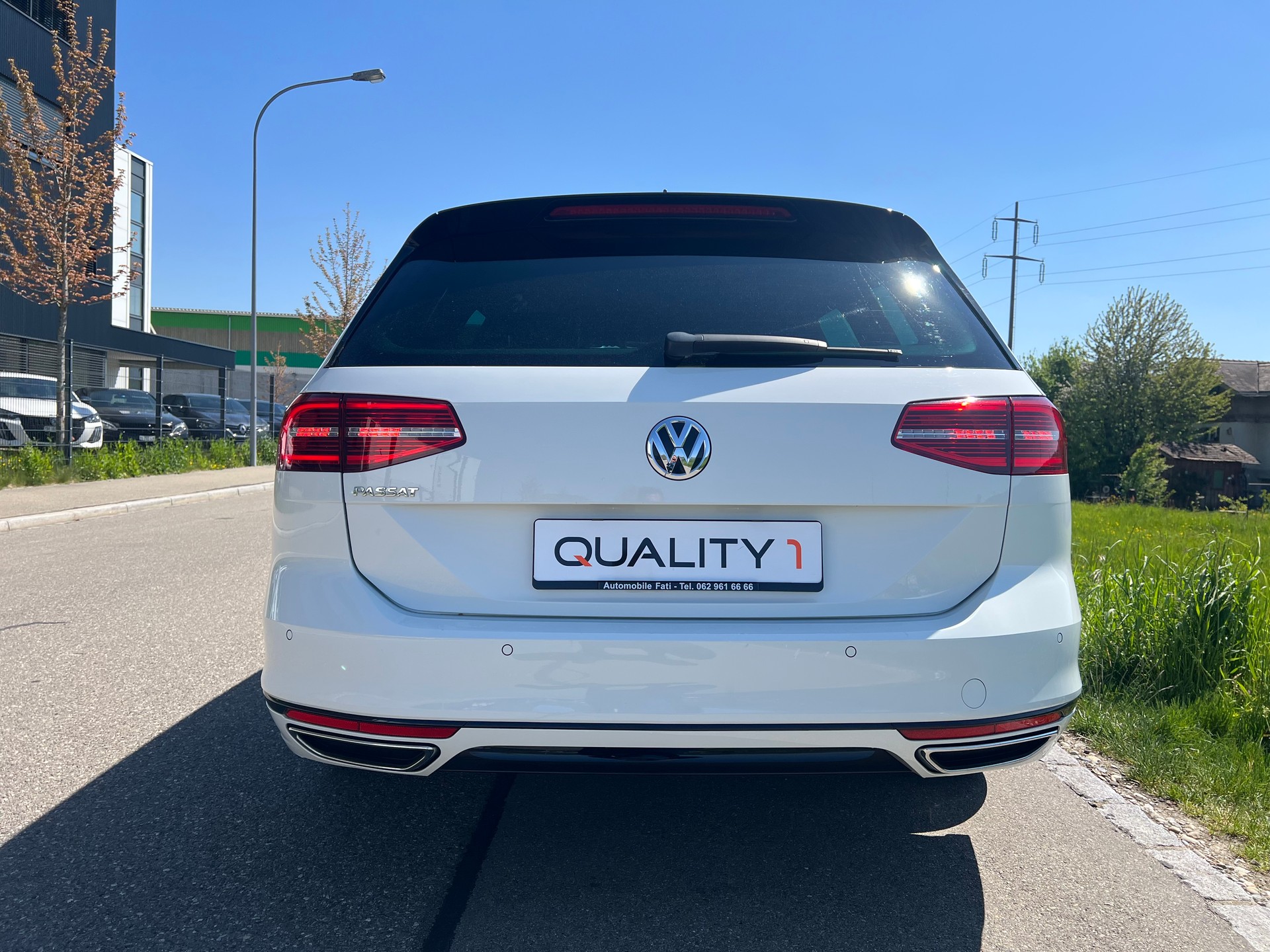 VW Passat Variant 2.0 TDI R-Line Paket - 360 Kamera- High. DSG 4Motion-image-12
