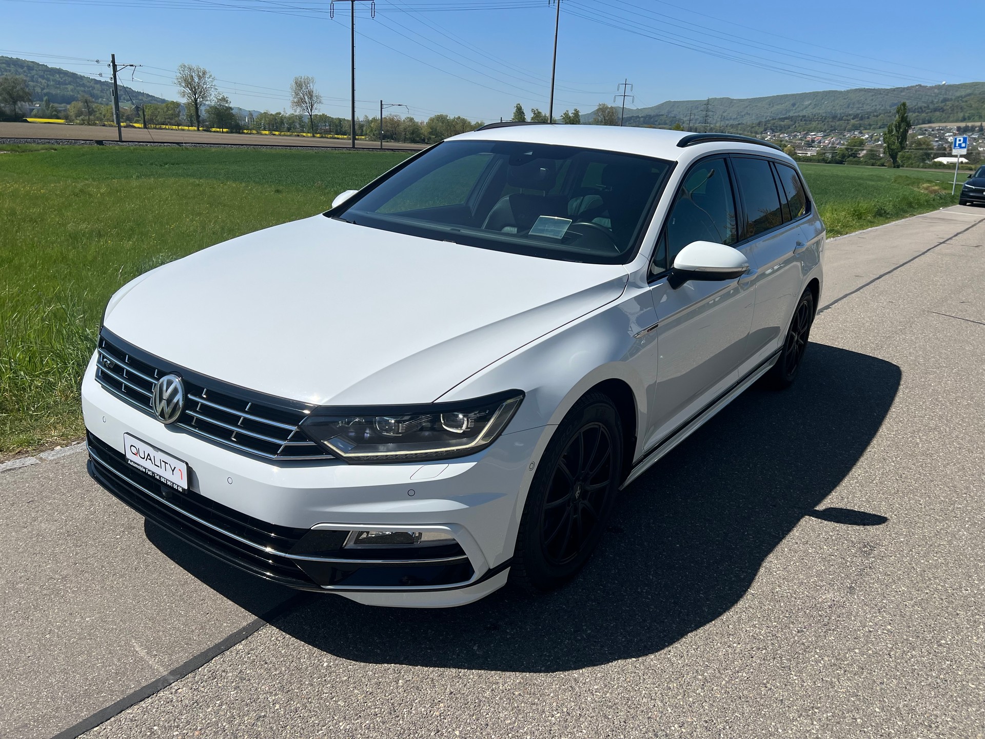 VW Passat Variant 2.0 TDI R-Line Paket - 360 Kamera- High. DSG 4Motion-image-6