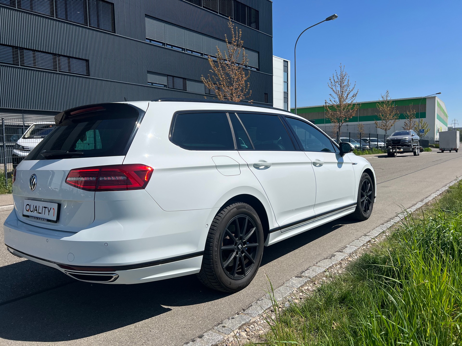 VW Passat Variant 2.0 TDI R-Line Paket - 360 Kamera- High. DSG 4Motion-image-13