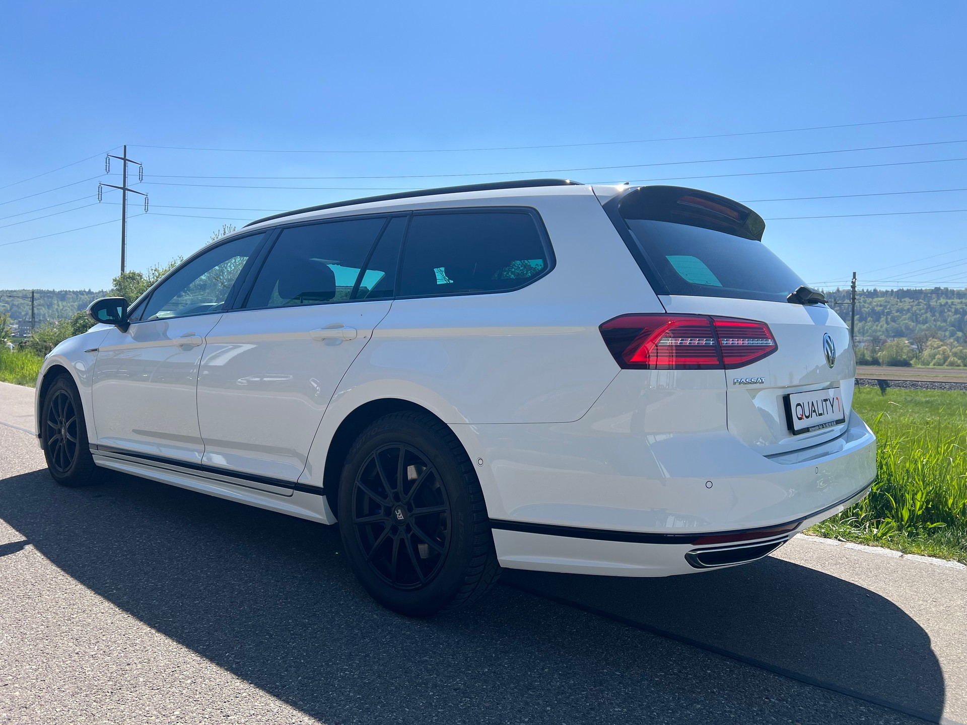 VW Passat Variant 2.0 TDI R-Line Paket - 360 Kamera- High. DSG 4Motion-image-11