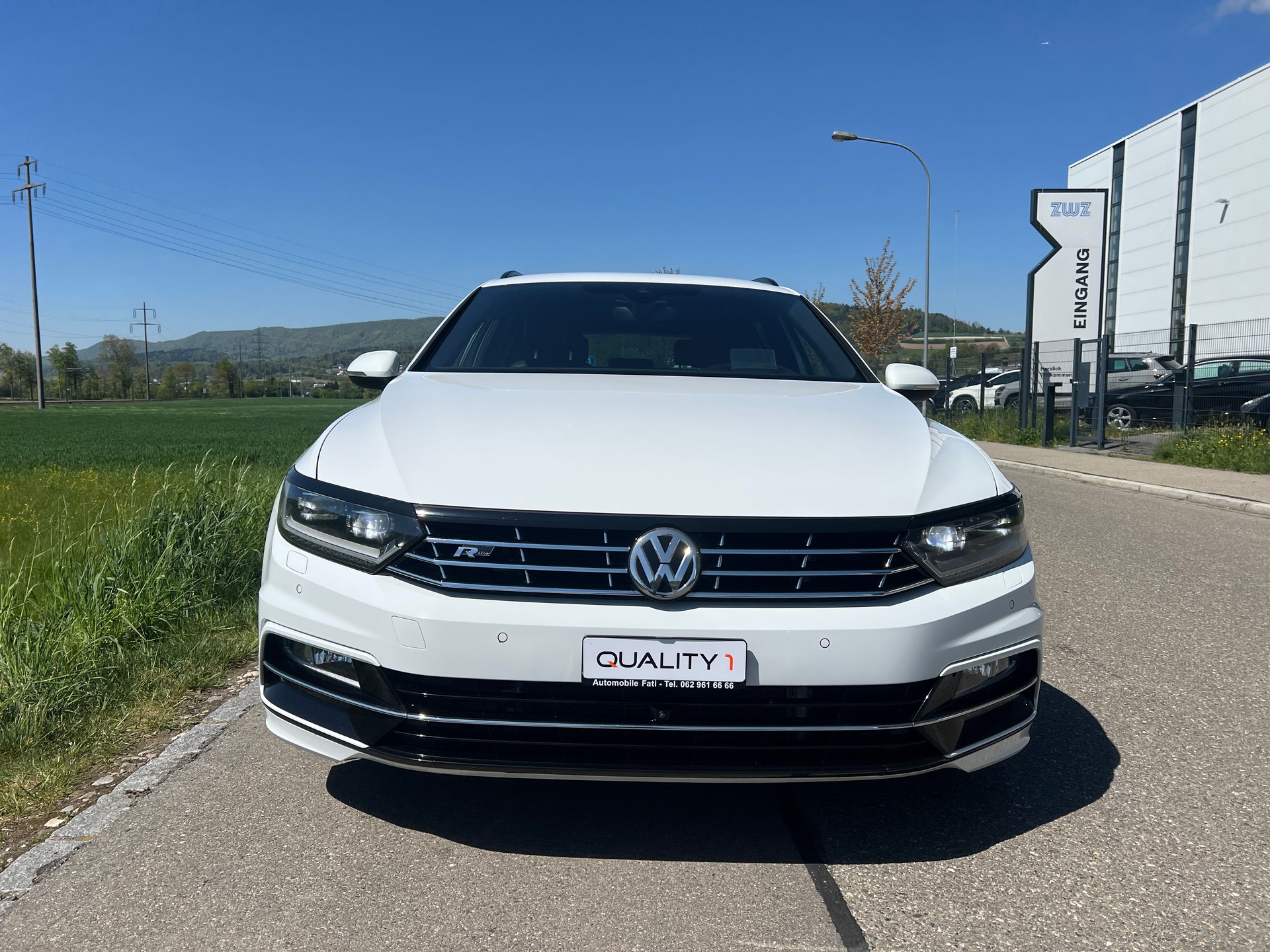 VW Passat Variant 2.0 TDI R-Line Paket - 360 Kamera- High. DSG 4Motion-image-8