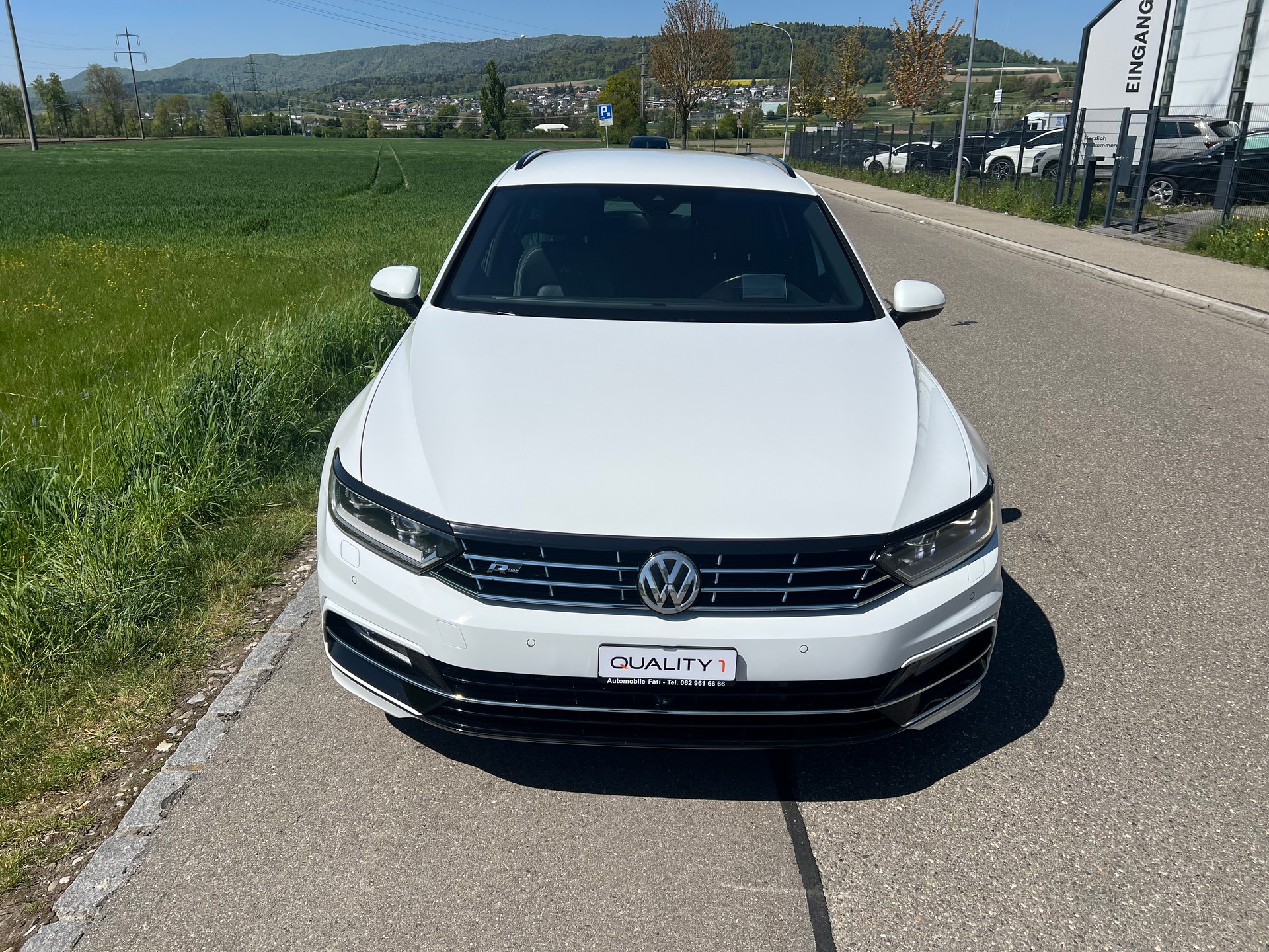 VW Passat Variant 2.0 TDI R-Line Paket - 360 Kamera- High. DSG 4Motion-image-9
