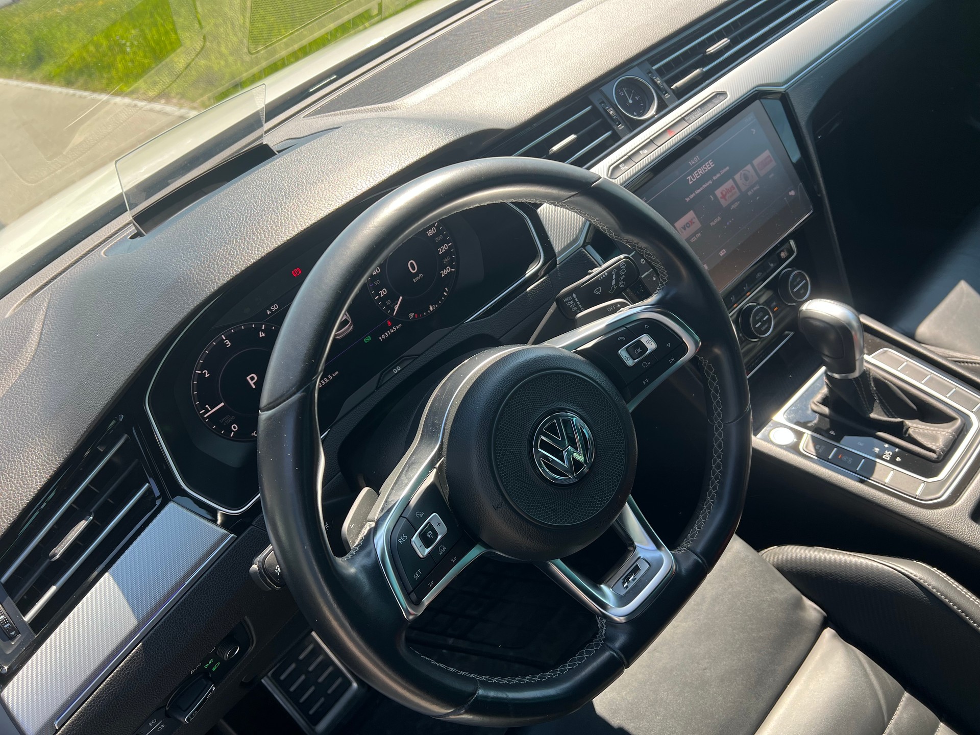 VW Passat Variant 2.0 TDI R-Line Paket - 360 Kamera- High. DSG 4Motion-image-19