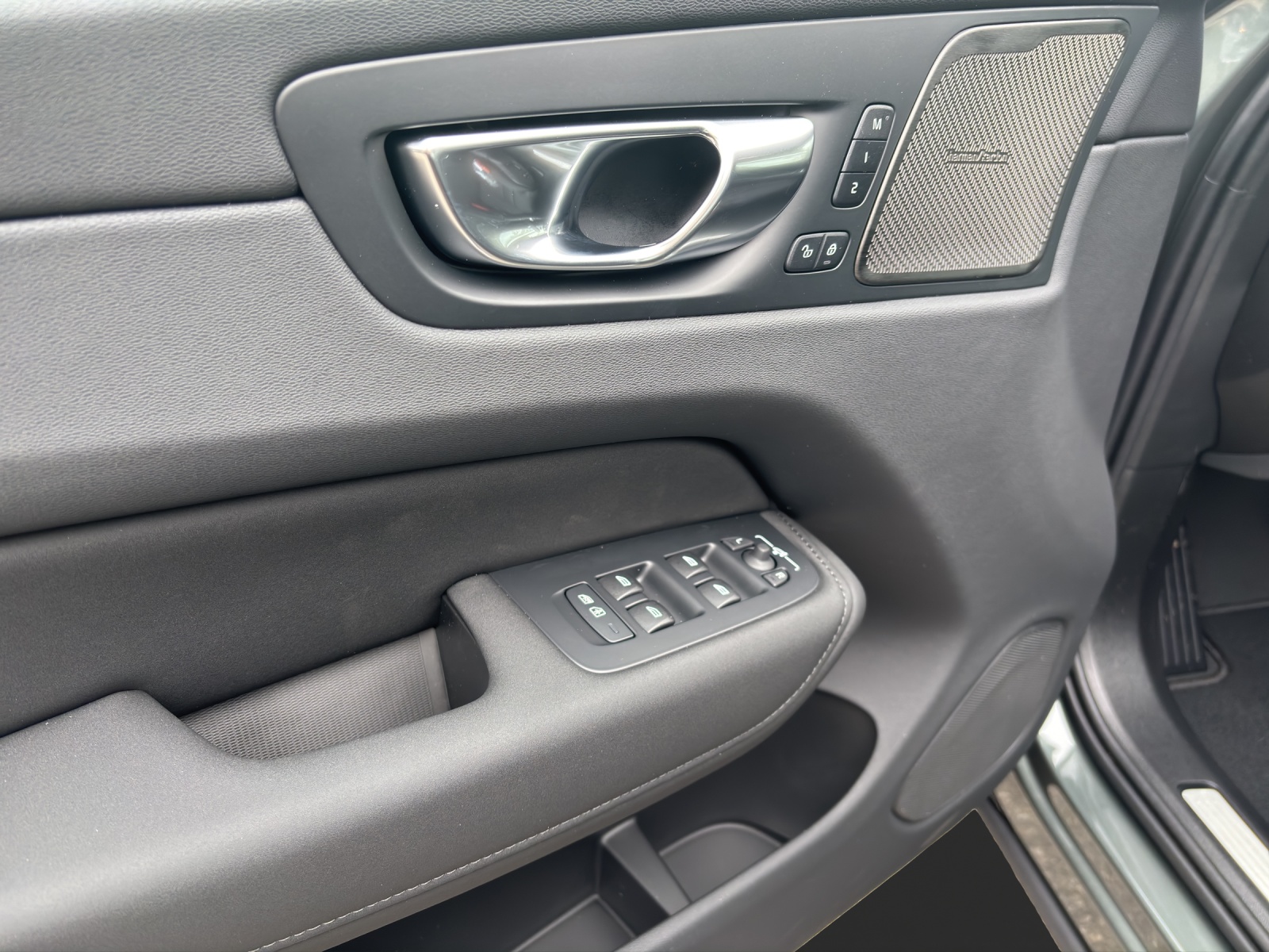 VOLVO XC60 2.0 T6 TE Plus Dark eAWD-image-7