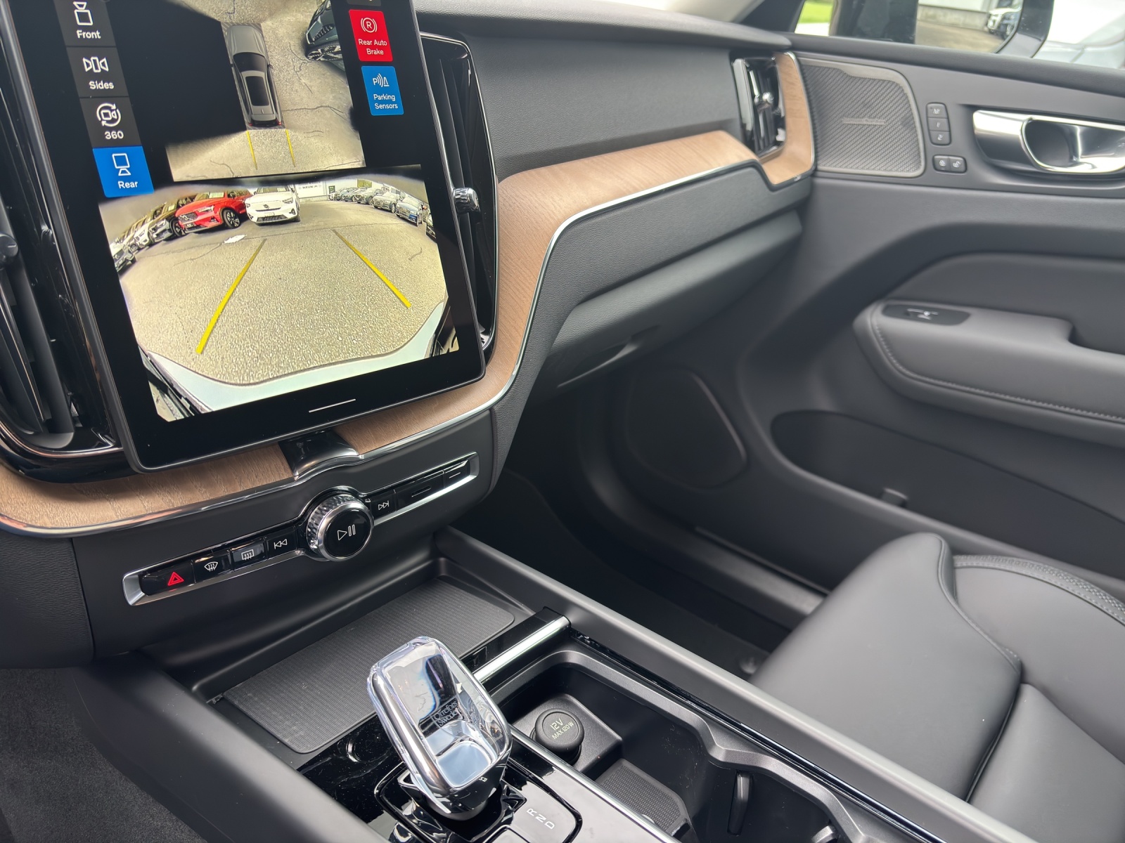 VOLVO XC60 2.0 T6 TE Plus Dark eAWD-image-9