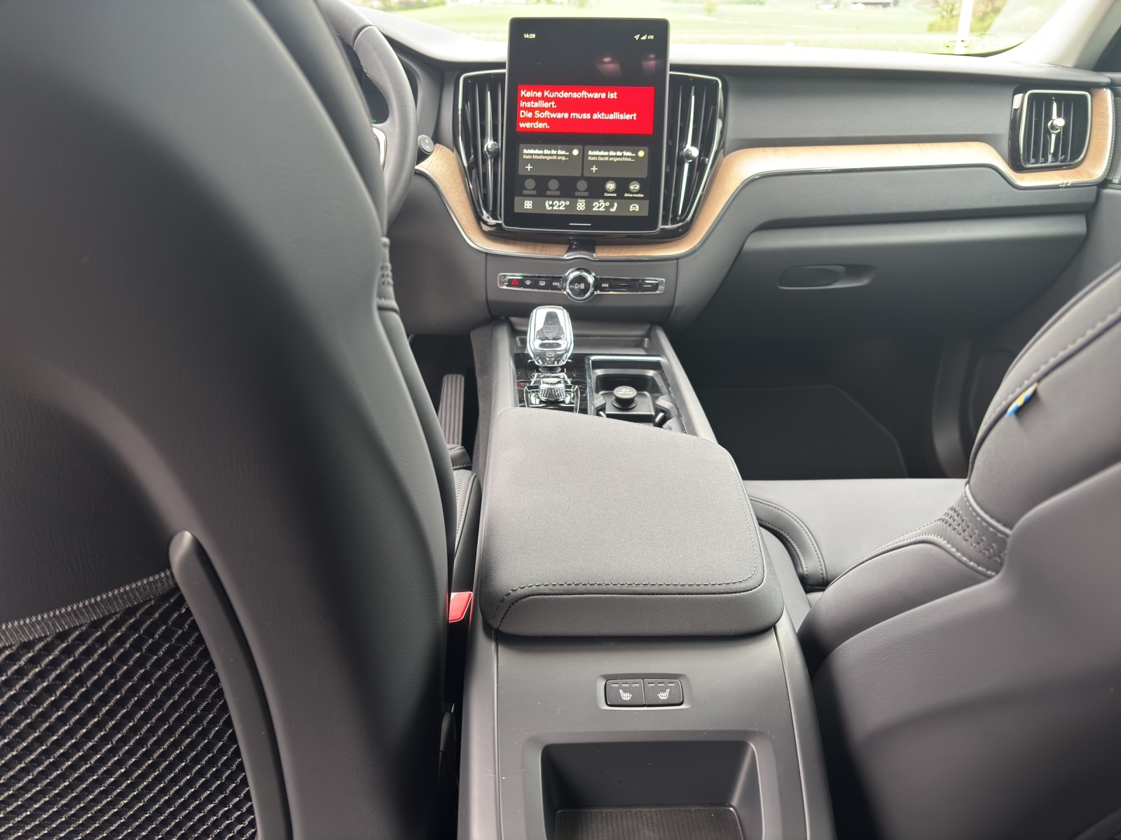 VOLVO XC60 2.0 T6 TE Plus Dark eAWD-image-6