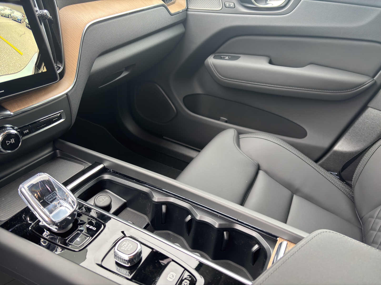VOLVO XC60 2.0 T6 TE Plus Dark eAWD-image-11