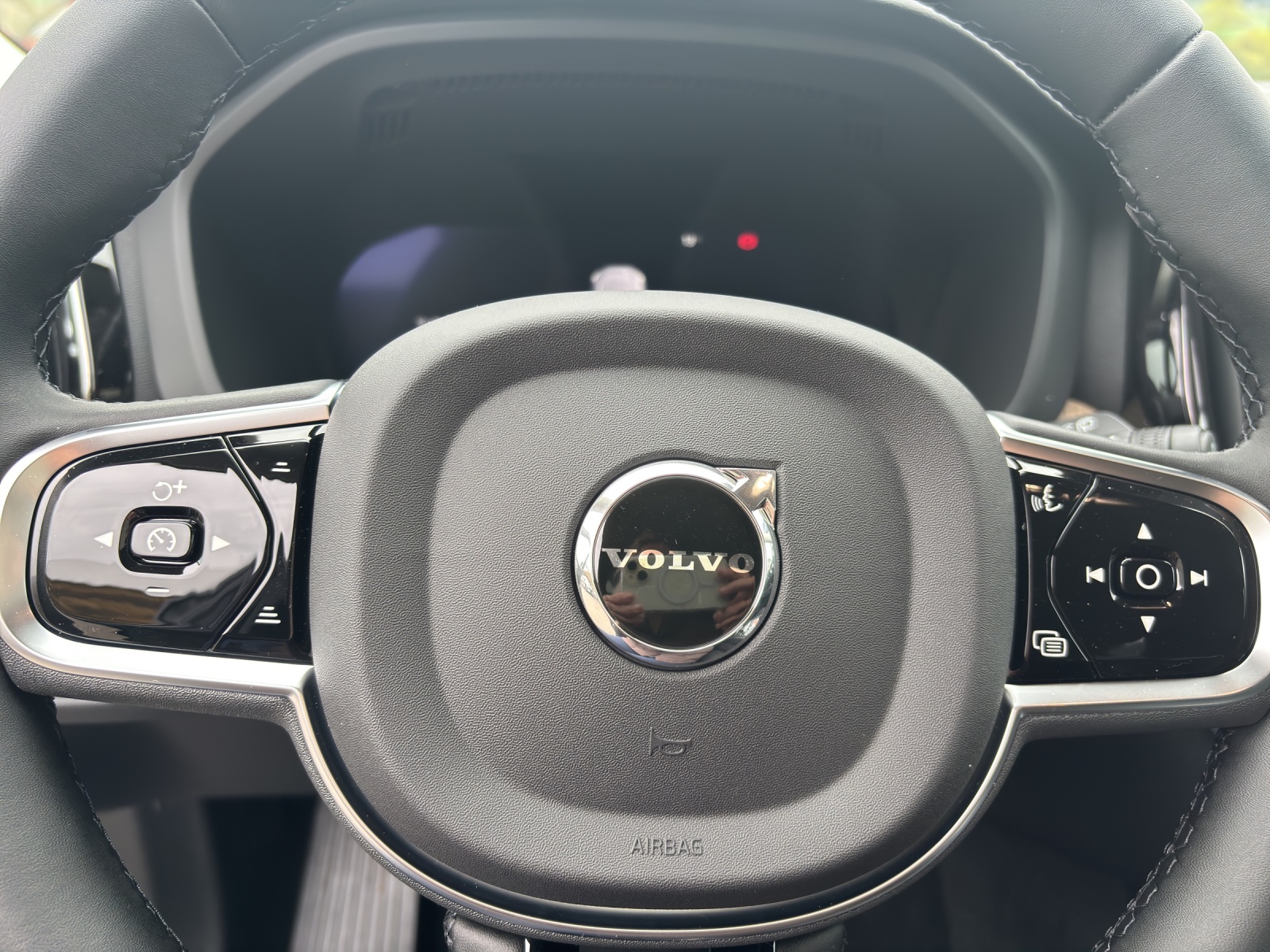 VOLVO XC60 2.0 T6 TE Plus Dark eAWD-image-13