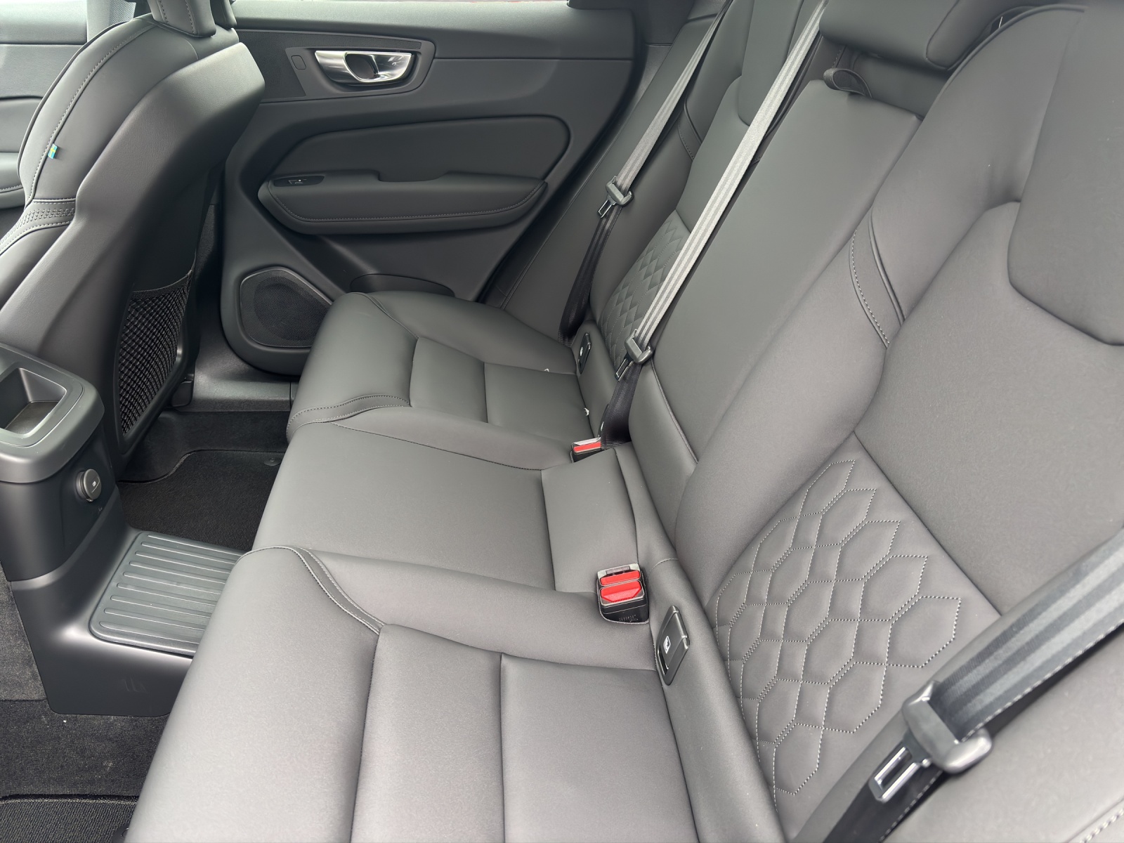 VOLVO XC60 2.0 T6 TE Plus Dark eAWD-image-8