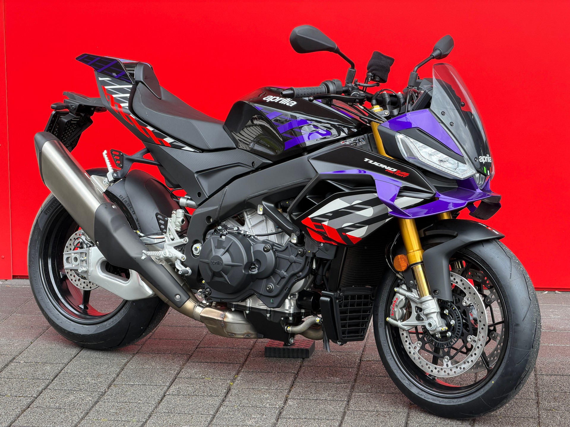 APRILIA Tuono V4 1100 E5+ Factory-showroom-element-2