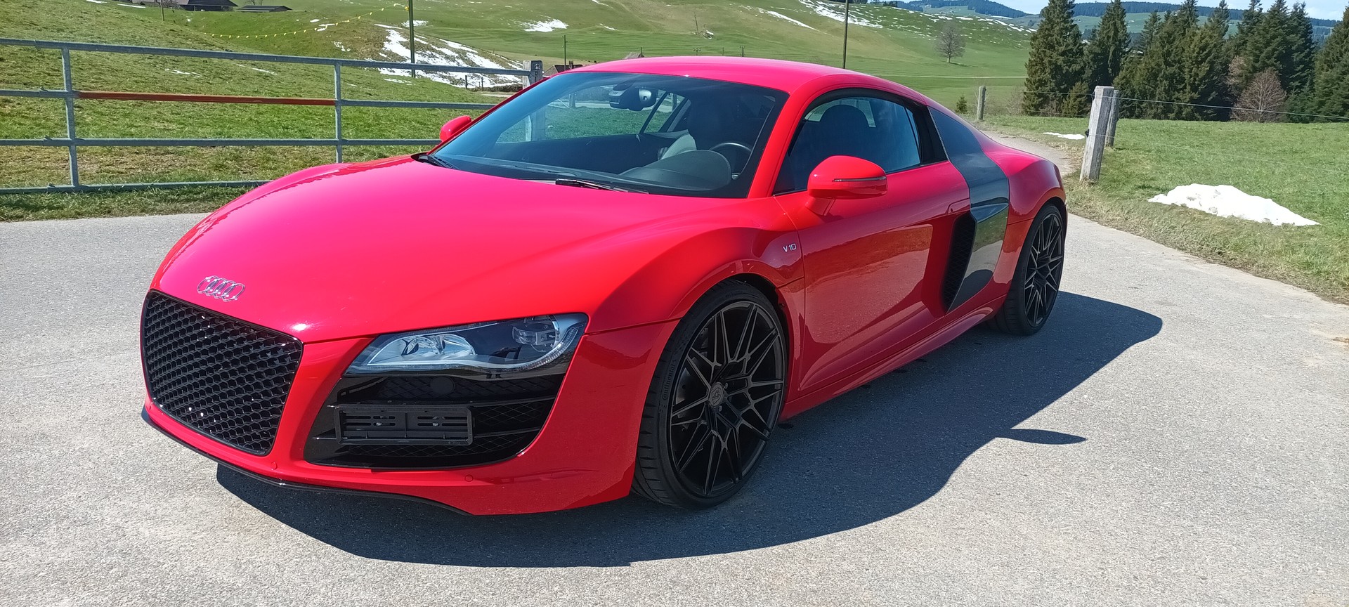 AUDI R8 5.2 V10-image-1