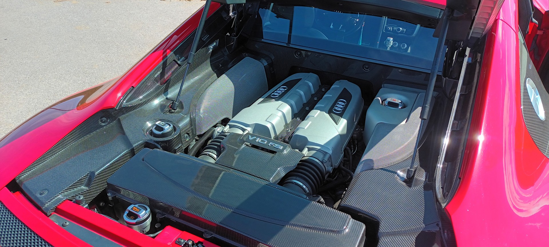 AUDI R8 5.2 V10-image-3