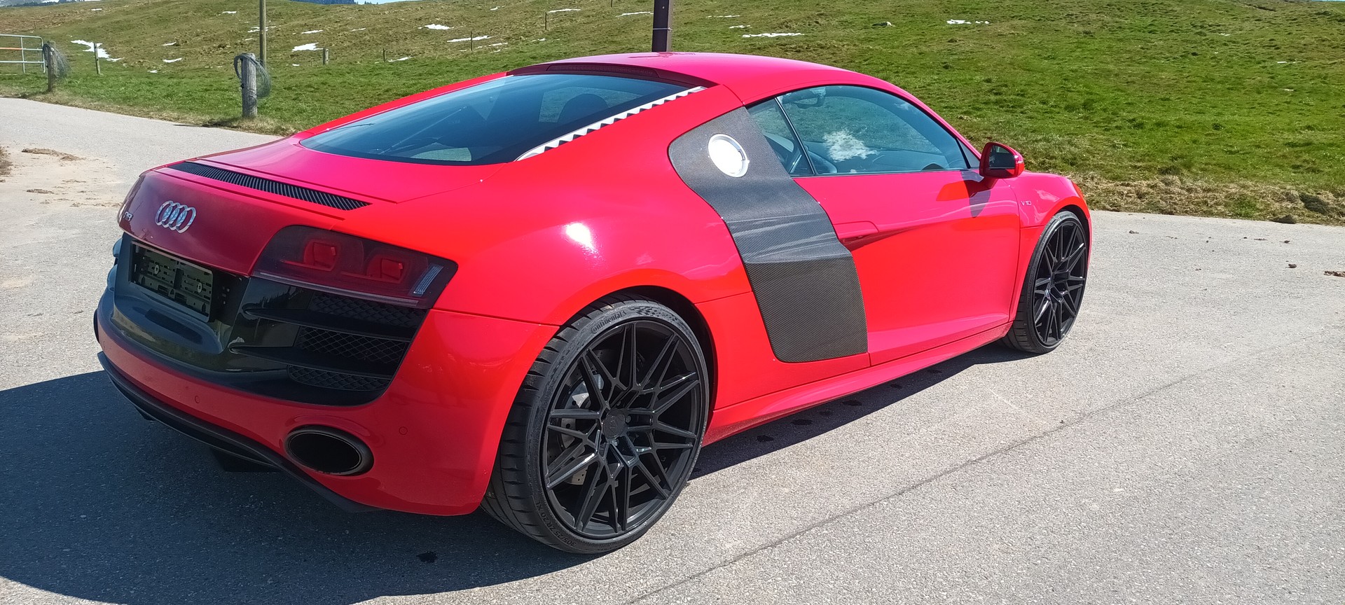 AUDI R8 5.2 V10-image-2
