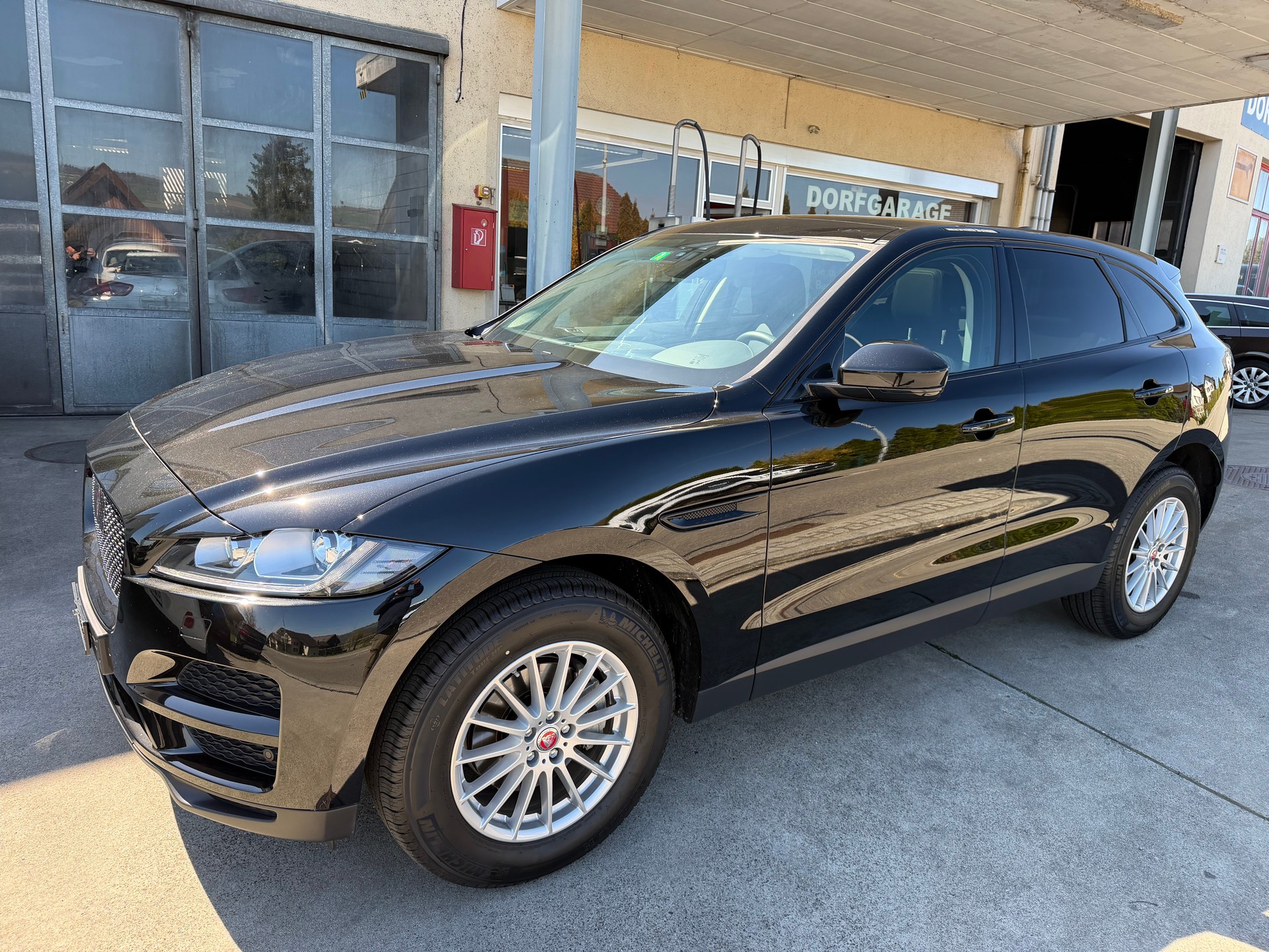 JAGUAR F-Pace 2.0d Prestige Automatik-image-3