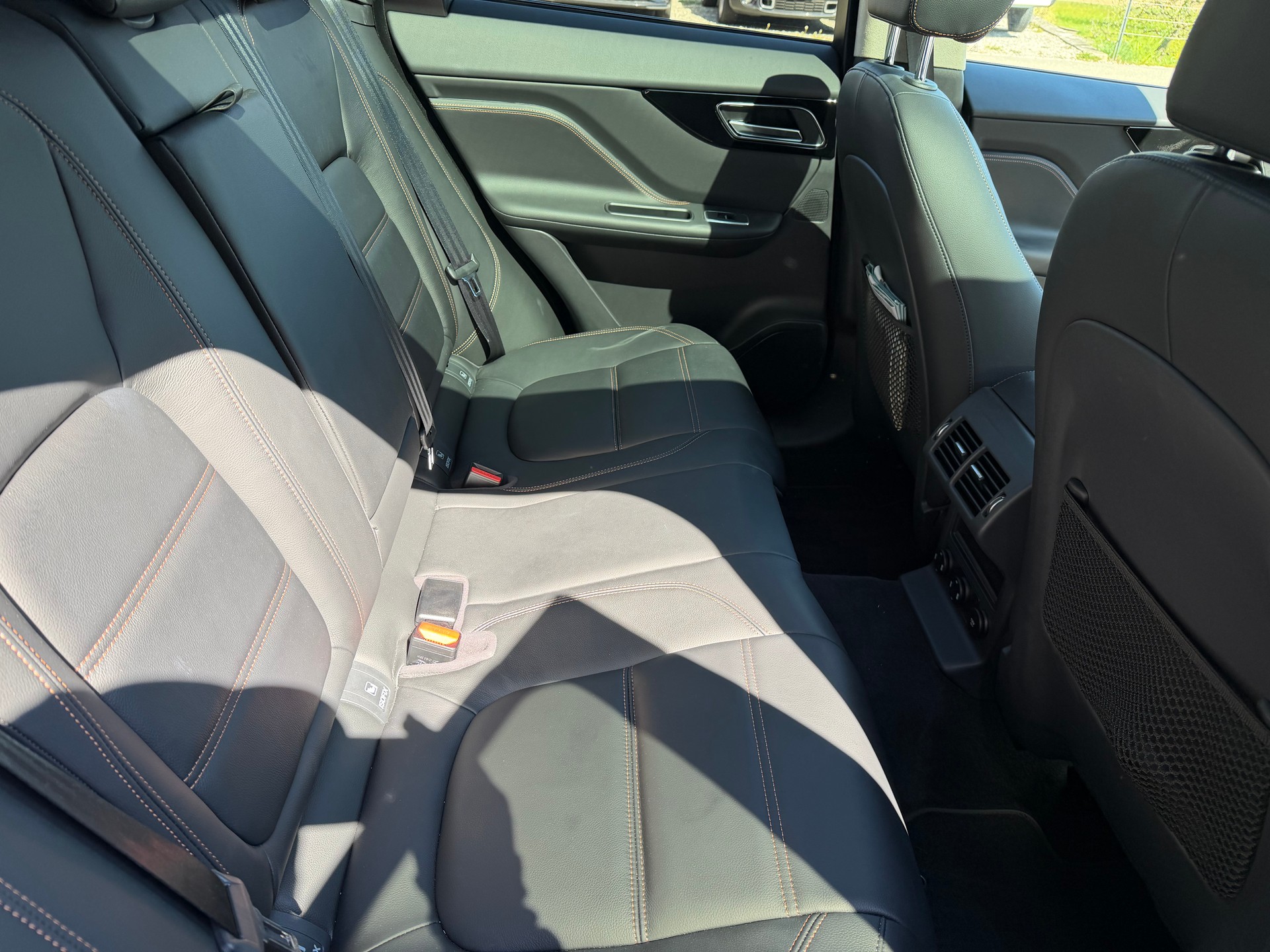 JAGUAR F-Pace 2.0d Prestige Automatik-image-8