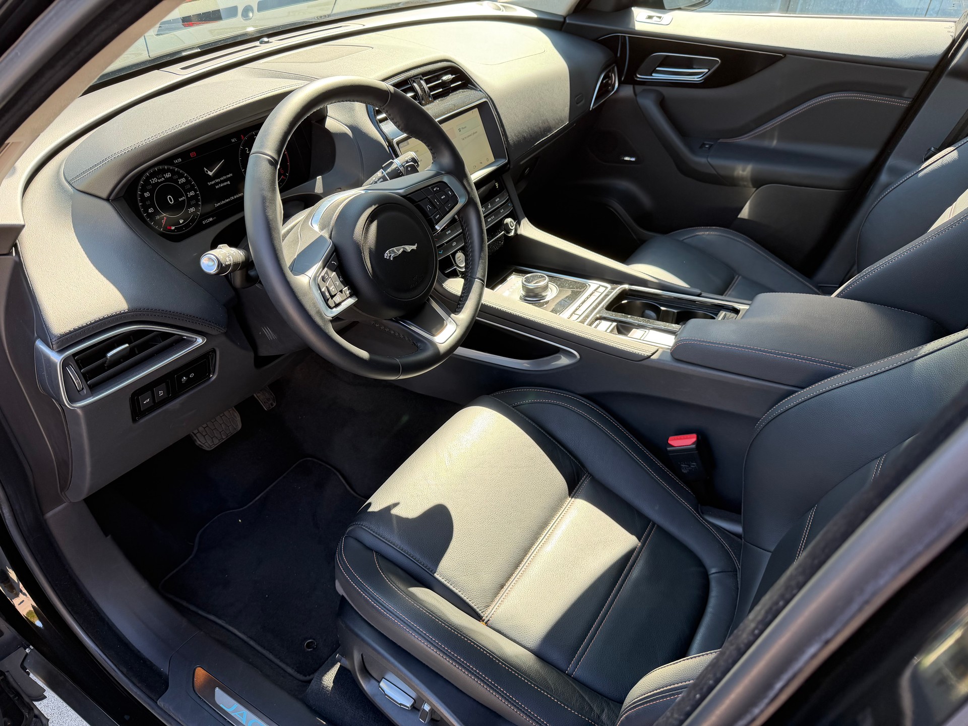 JAGUAR F-Pace 2.0d Prestige Automatik-image-9