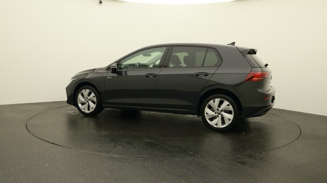 VW Golf VIII 1.5 TSI PHEV Limited-showroom-element-2