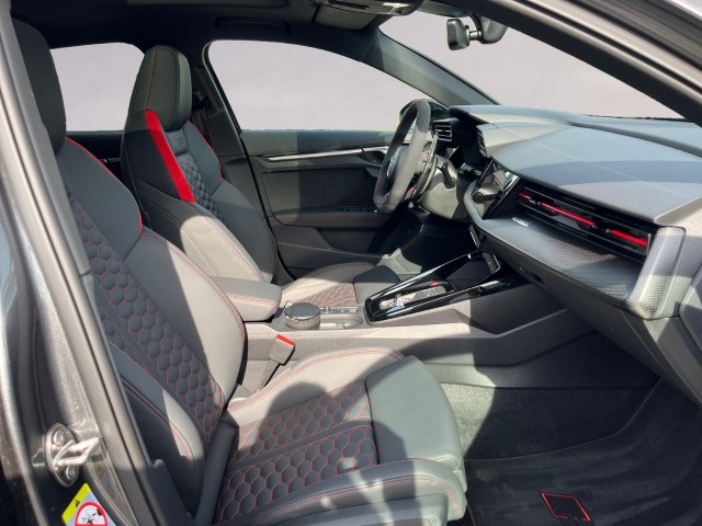 AUDI RS3 Sportback 2.5 TSI quattro S-tronic-image-16
