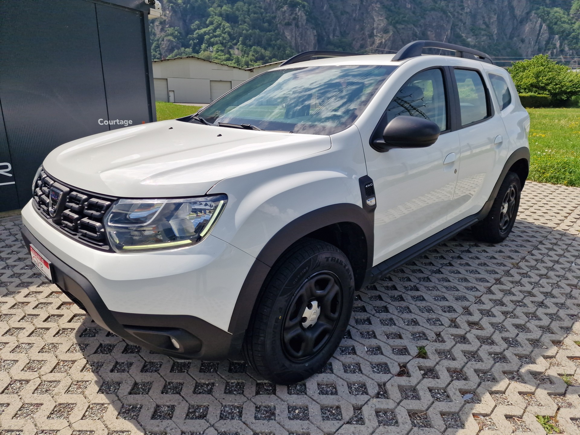 DACIA Duster TCe 125 Comfort 4x4-image-1