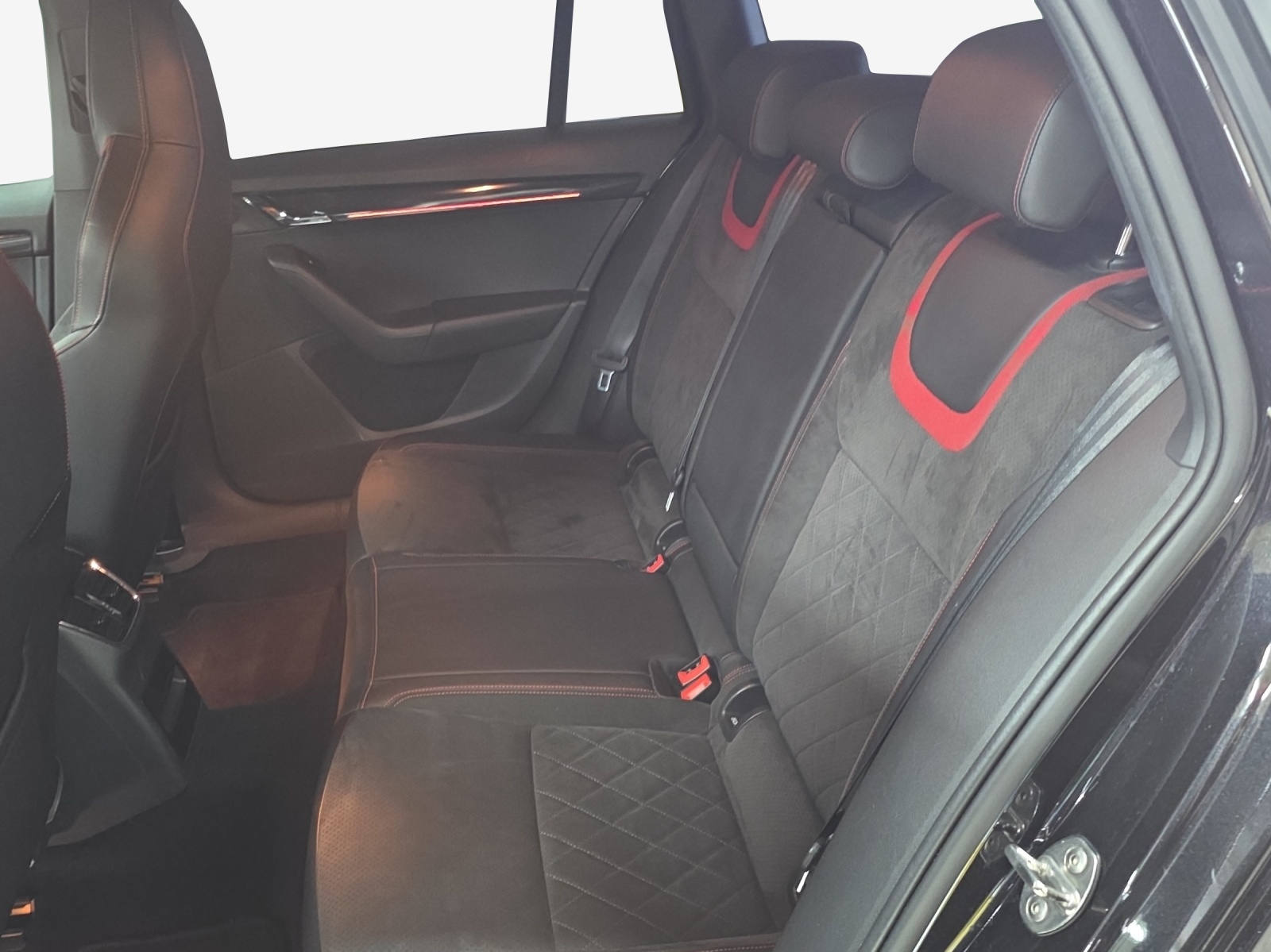 SKODA Octavia Combi 2.0 TSI RS DSG-image-11
