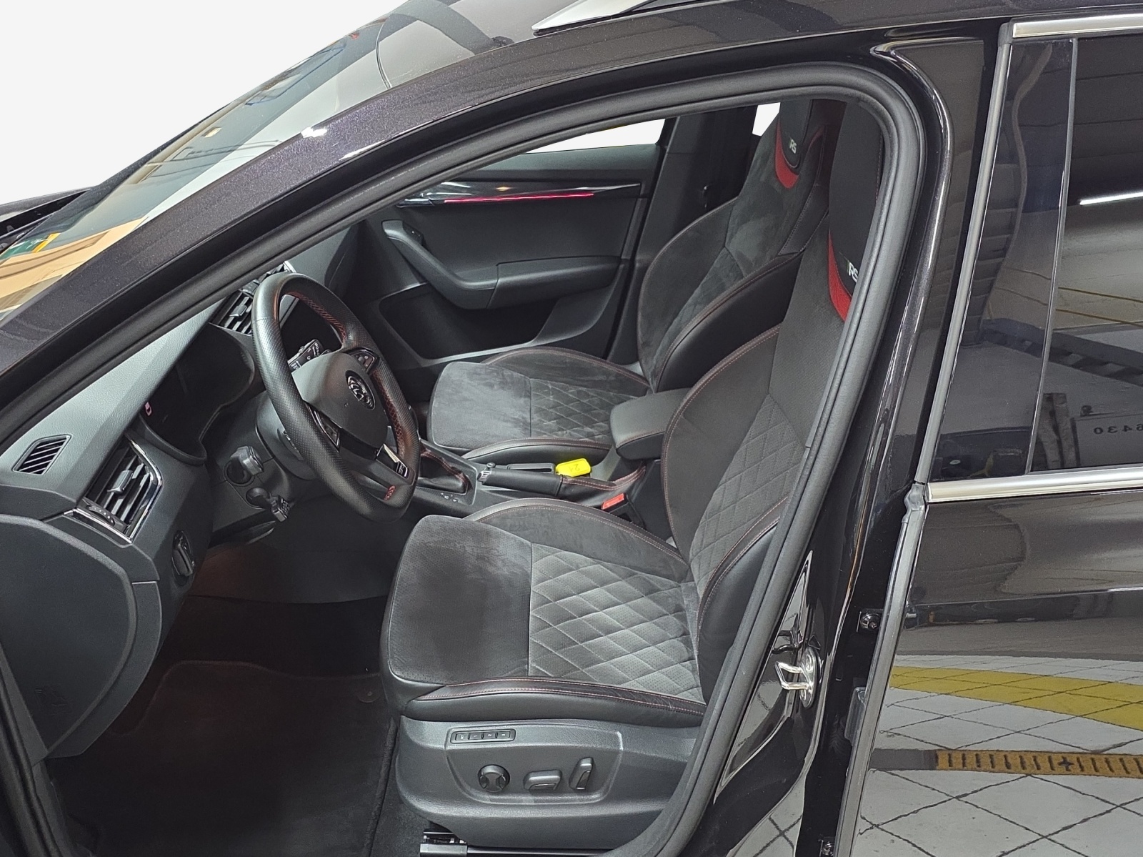 SKODA Octavia Combi 2.0 TSI RS DSG-image-7
