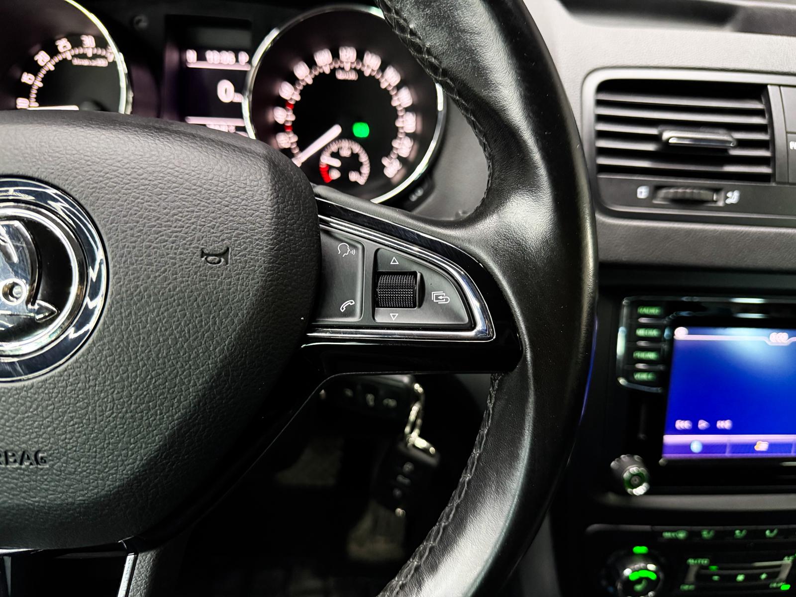 SKODA Yeti 2.0 TDI Style 4x4 DSG-image-12