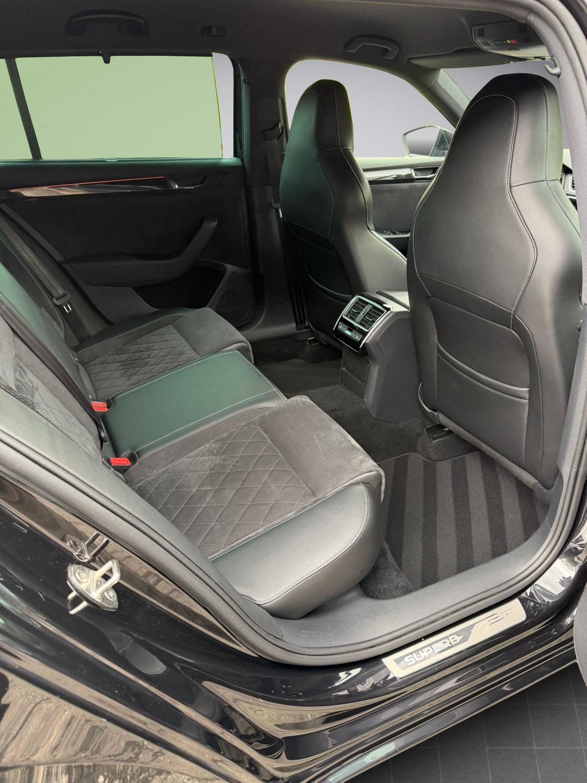 SKODA Superb Combi 2.0 TDi SportLine+ 4x4 DSG-image-11