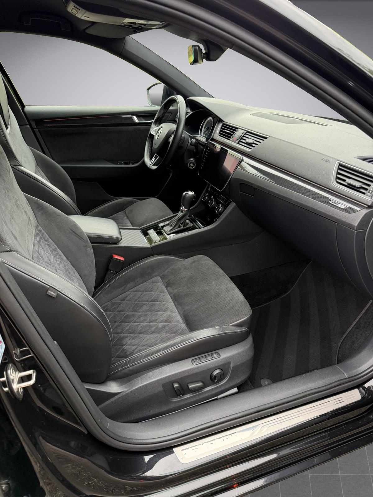 SKODA Superb Combi 2.0 TDi SportLine+ 4x4 DSG-image-13