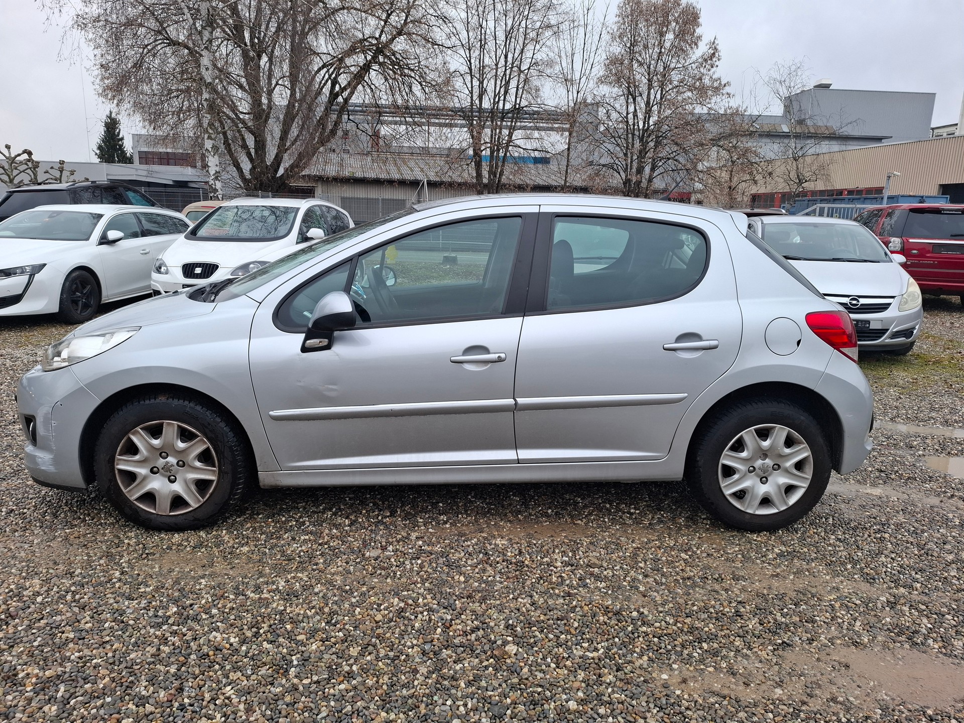 PEUGEOT 207 1.4 Swiss Edition-image-3