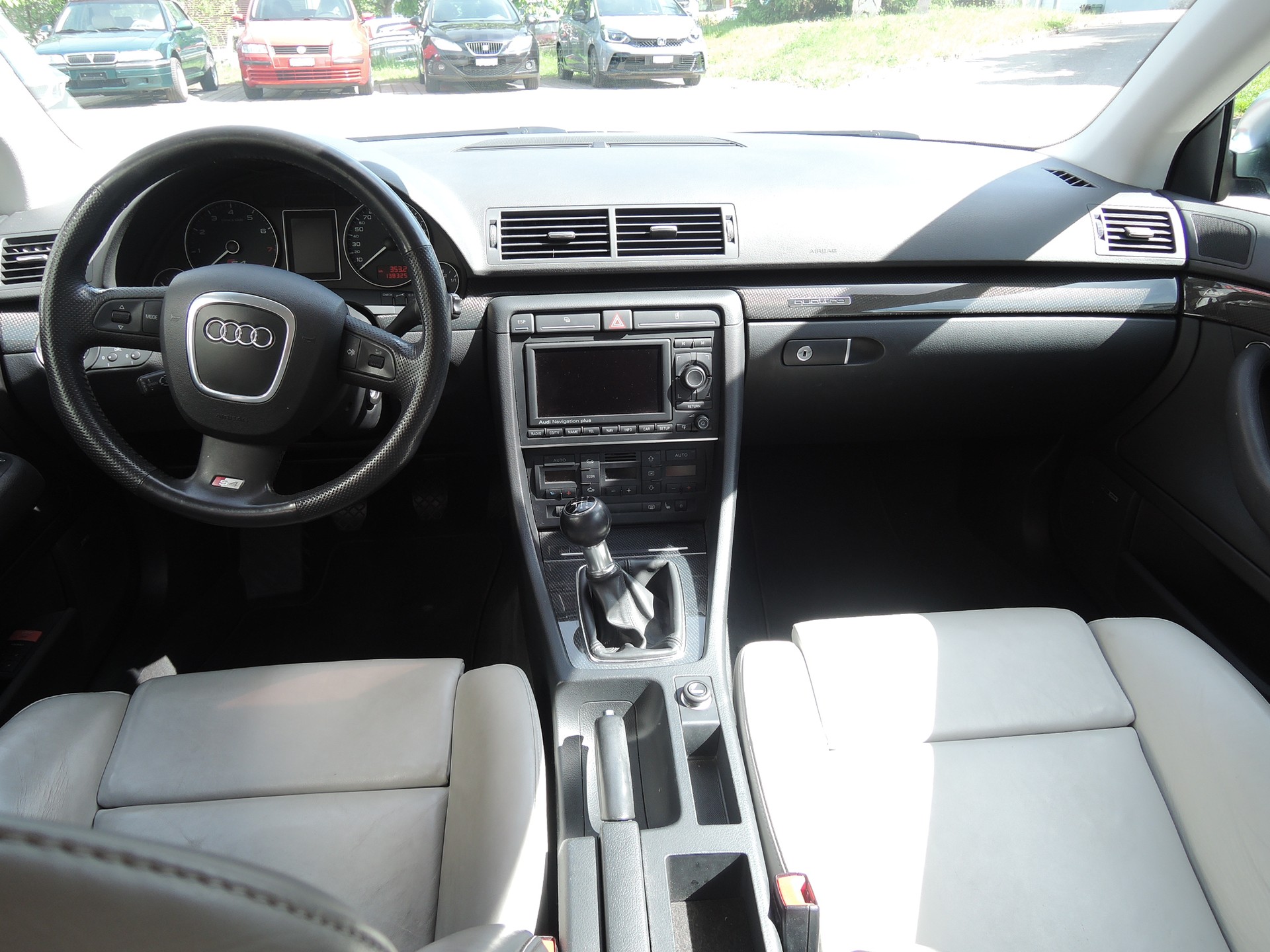 AUDI S4 Avant 4.2 V8 quattro-image-7