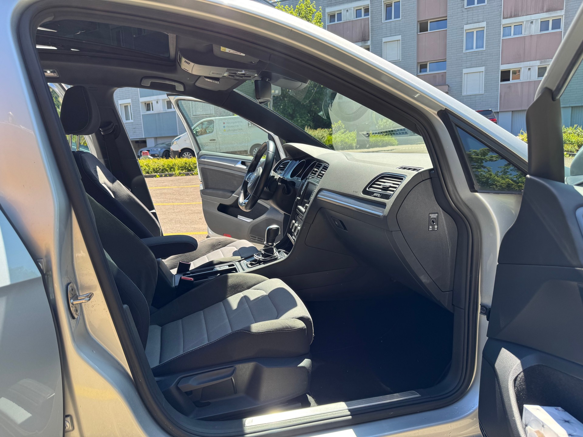 VW 1.4 TSI 150 Lounge R-Line DSG-image-6
