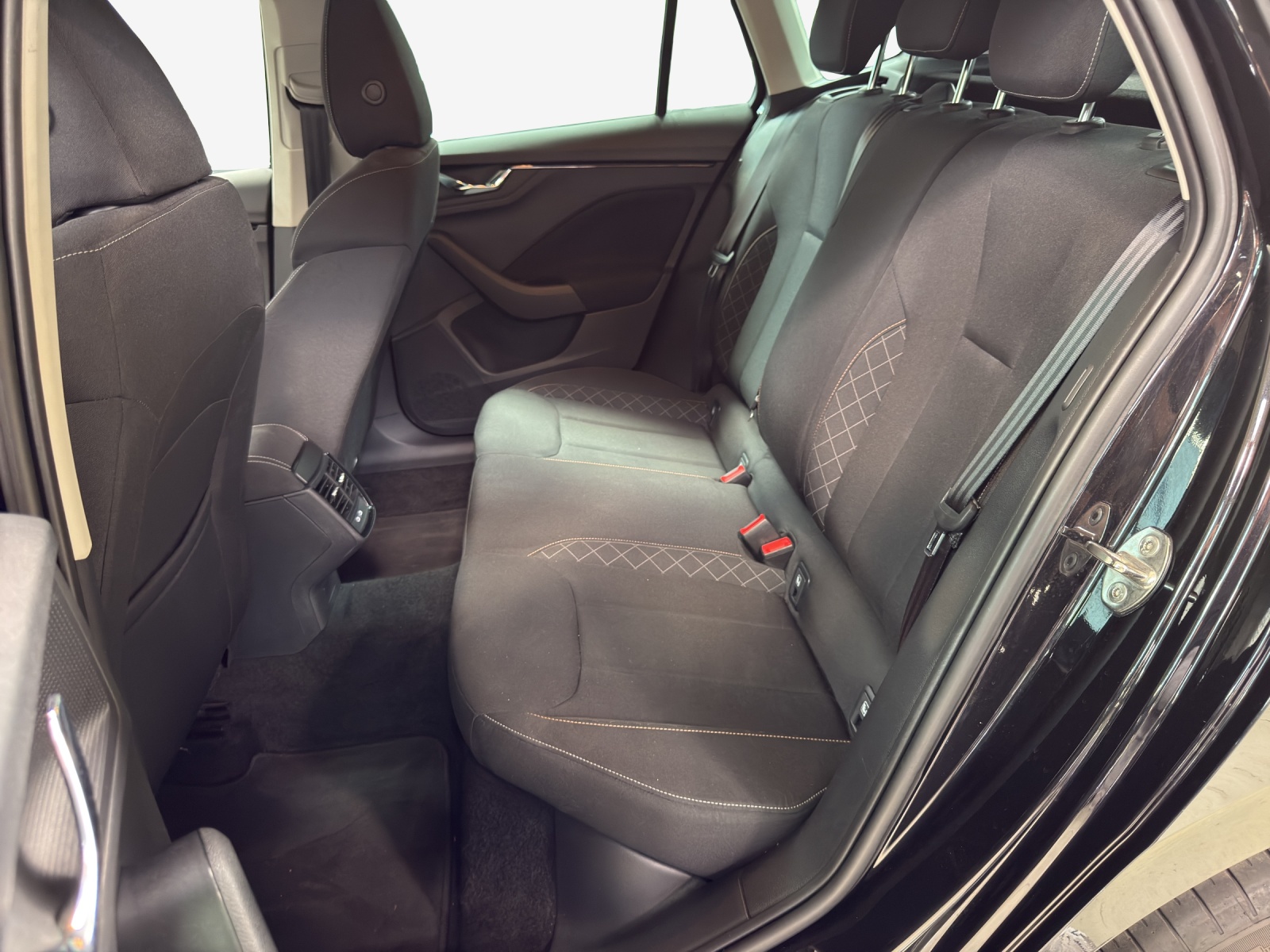 SKODA Kamiq 1.0 TSI Ambition-image-11