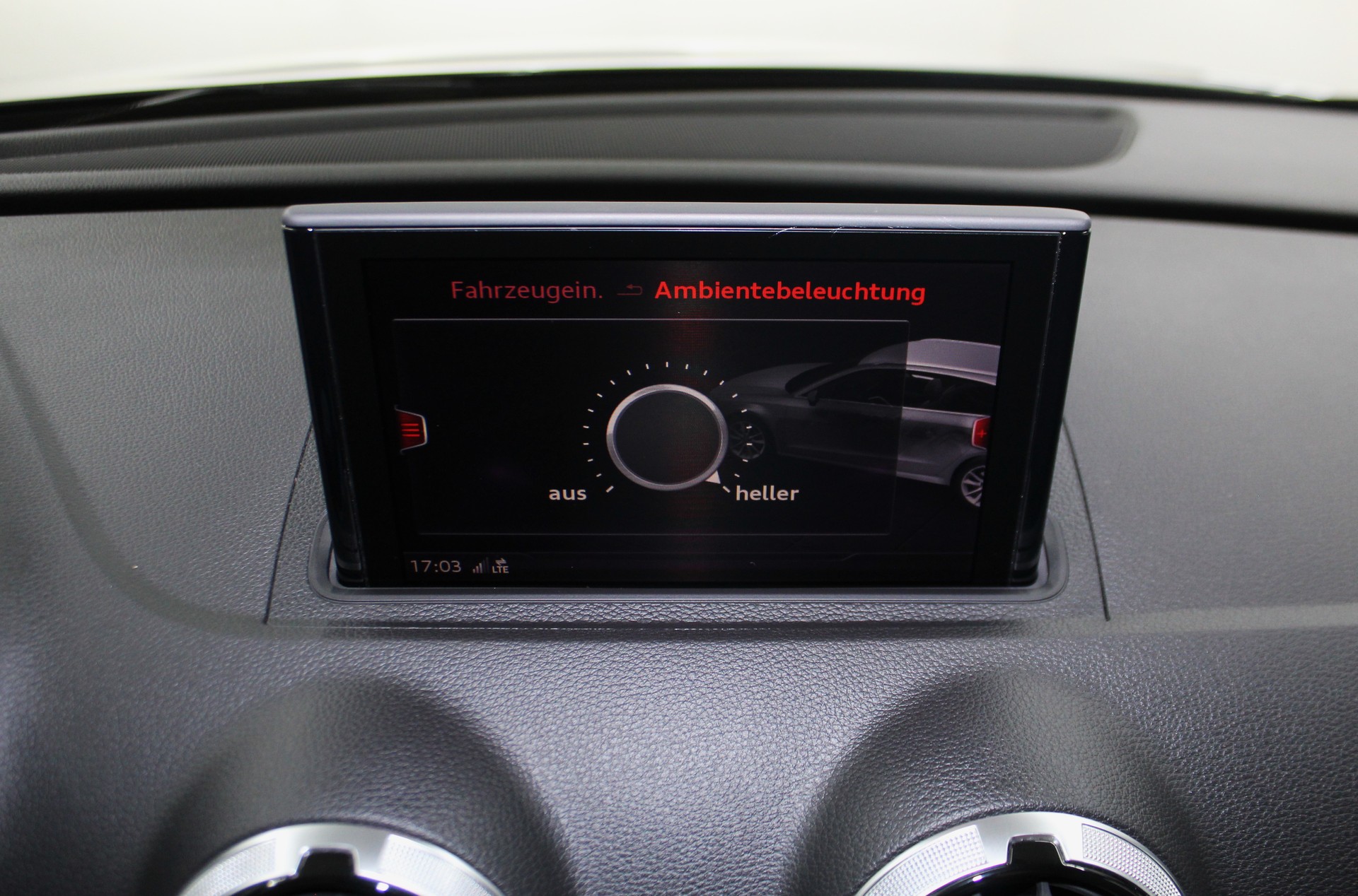 AUDI S3 Sportback 2.0 TFSI quattro S-tronic Optikpaket schwarz / CH-Fahrzeug-image-25