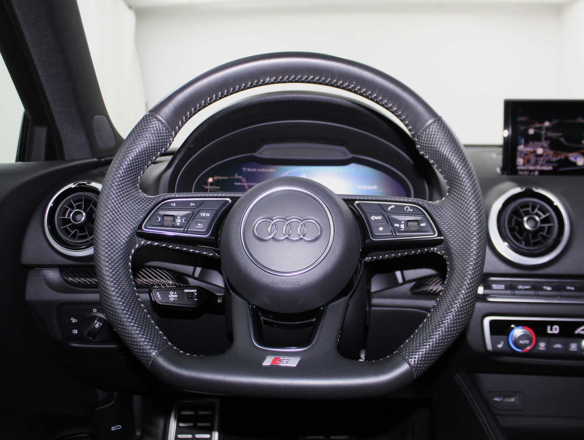 AUDI S3 Sportback 2.0 TFSI quattro S-tronic Optikpaket schwarz / CH-Fahrzeug-image-13