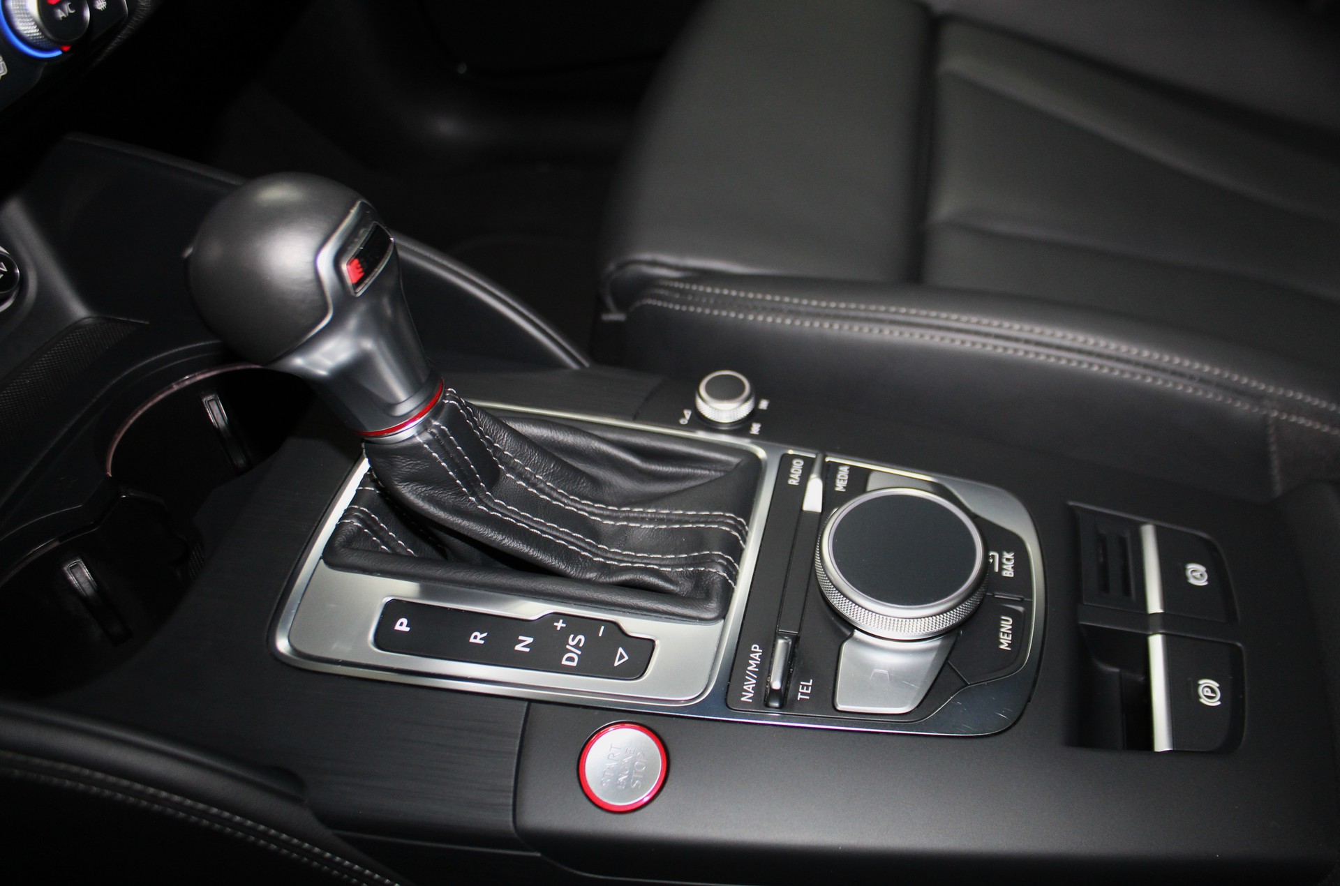 AUDI S3 Sportback 2.0 TFSI quattro S-tronic Optikpaket schwarz / CH-Fahrzeug-image-15